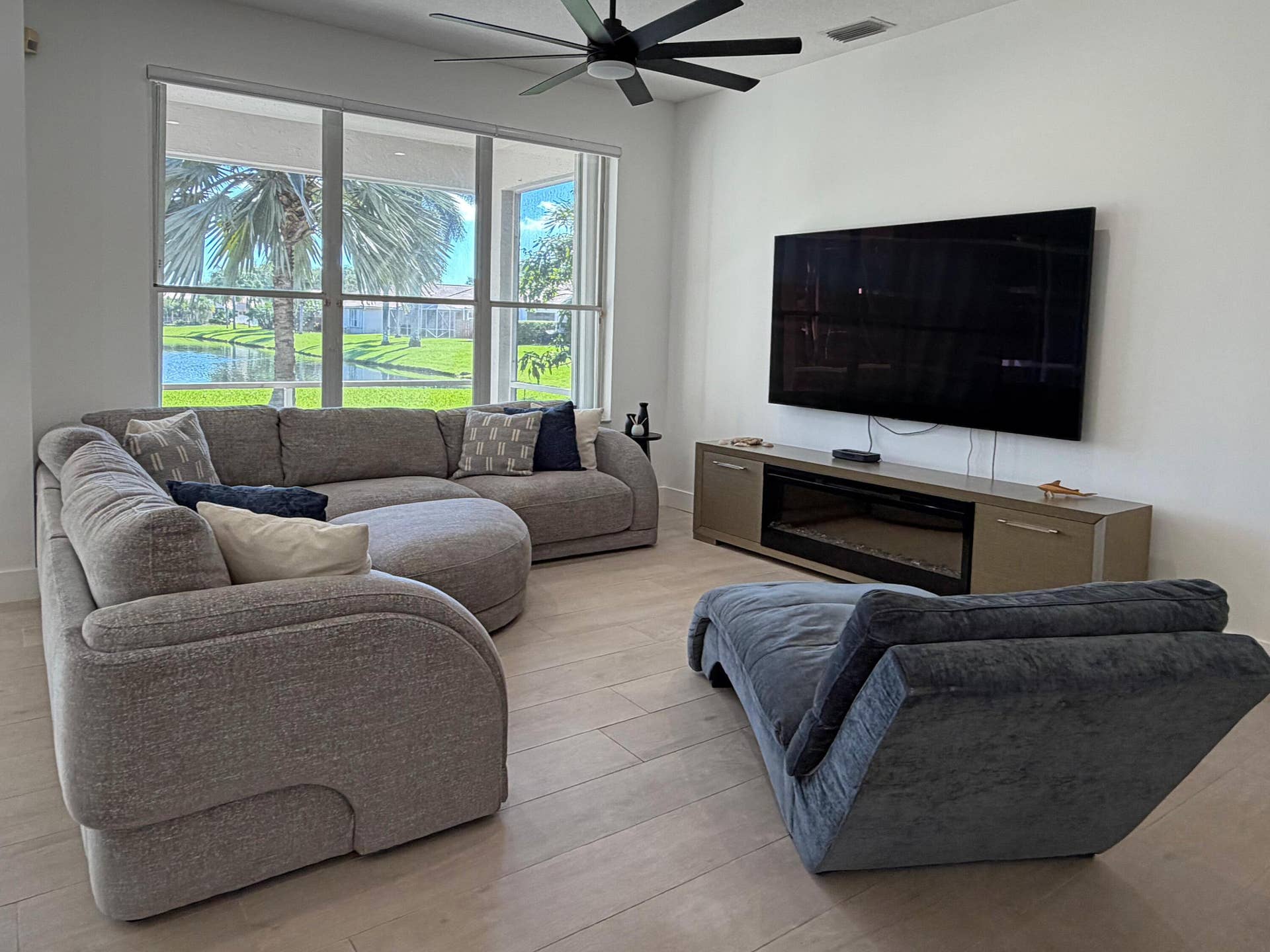 7649 Eagle Point Drive, Delray Beach, FL 33446 Living Room