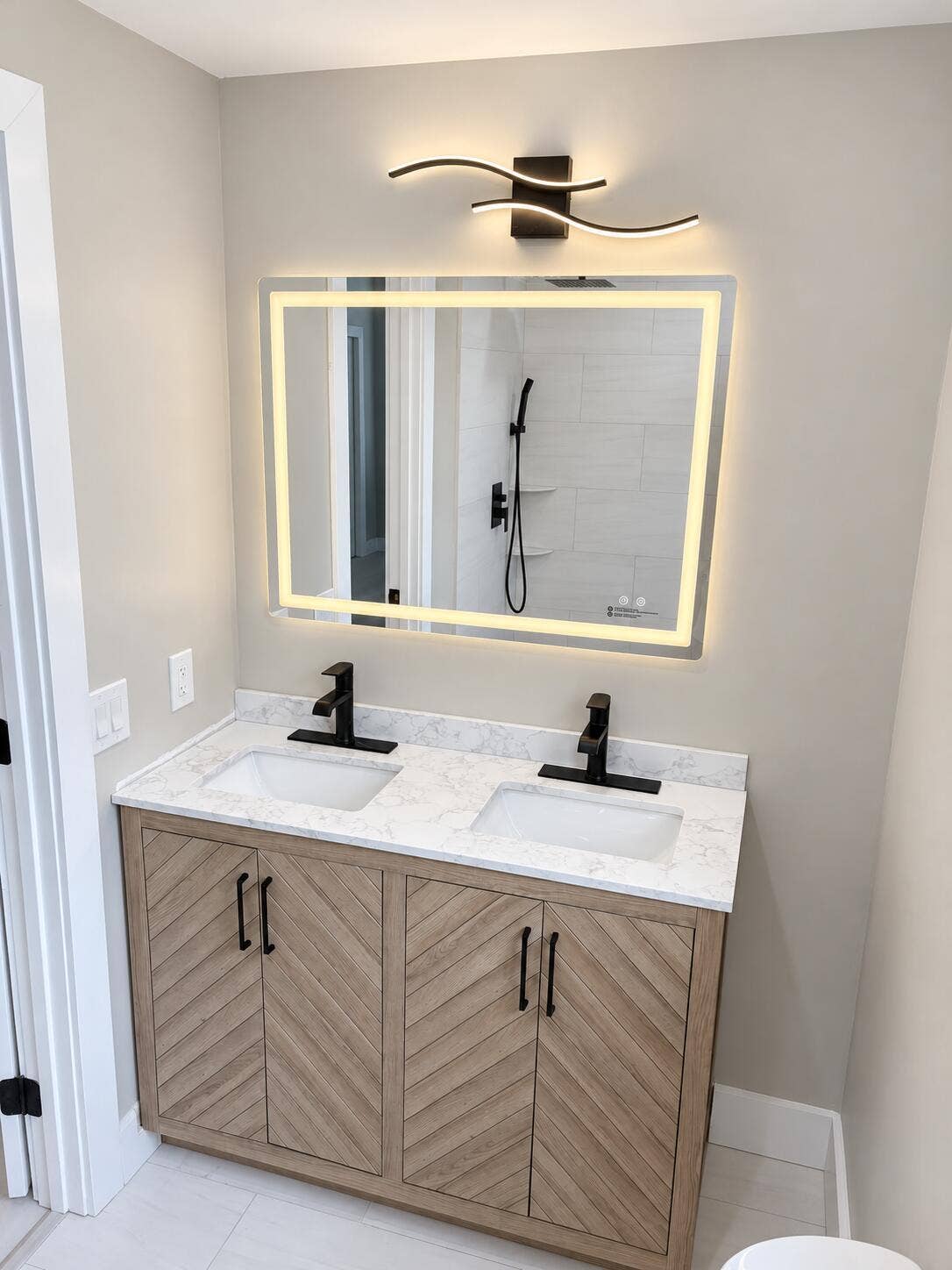 3900 Oaks Clubhouse Drive, #101, Pompano Beach, FL 33069 Palm Primary Bath 1