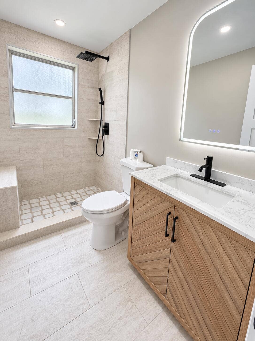 3900 Oaks Clubhouse Drive, #101, Pompano Beach, FL 33069 Palm Second Bath 1