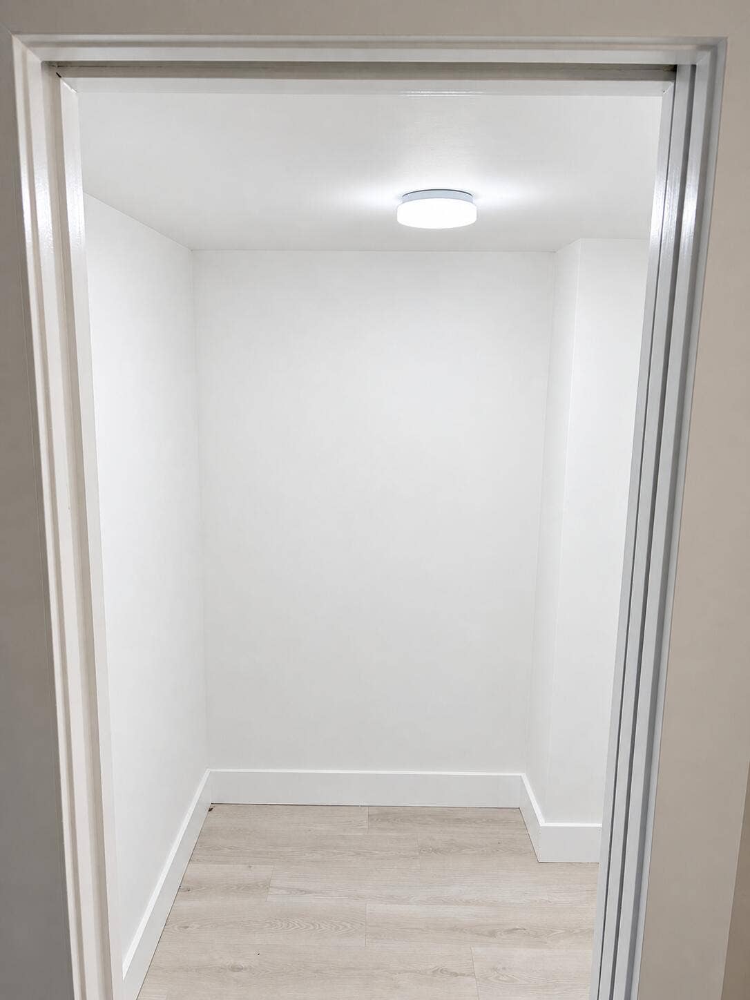 3900 Oaks Clubhouse Drive, #101, Pompano Beach, FL 33069 Palm Walkin CLoset