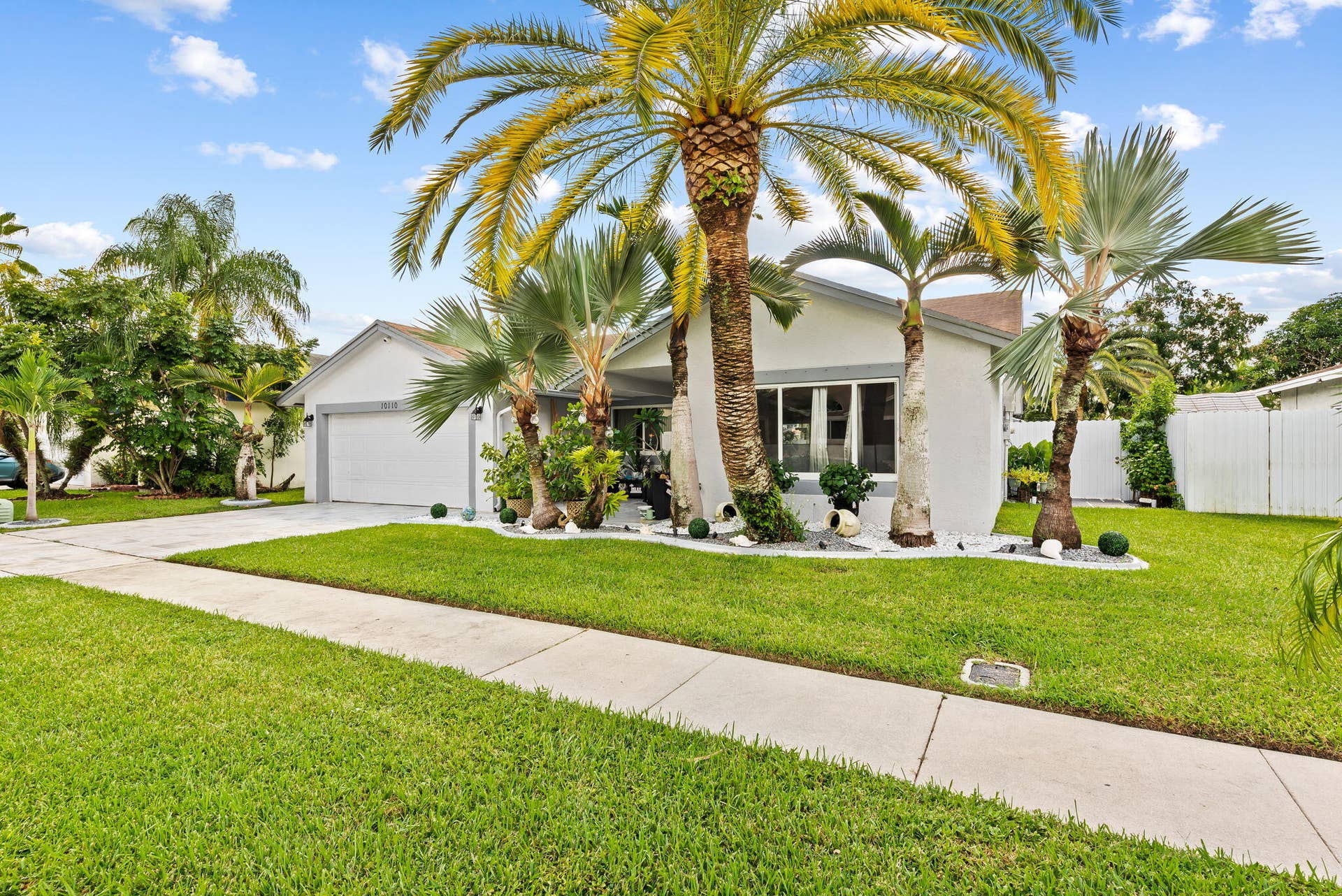 10110 SW 16TH Place, Davie, FL 33324 27-web-or-mls-_BWP9655