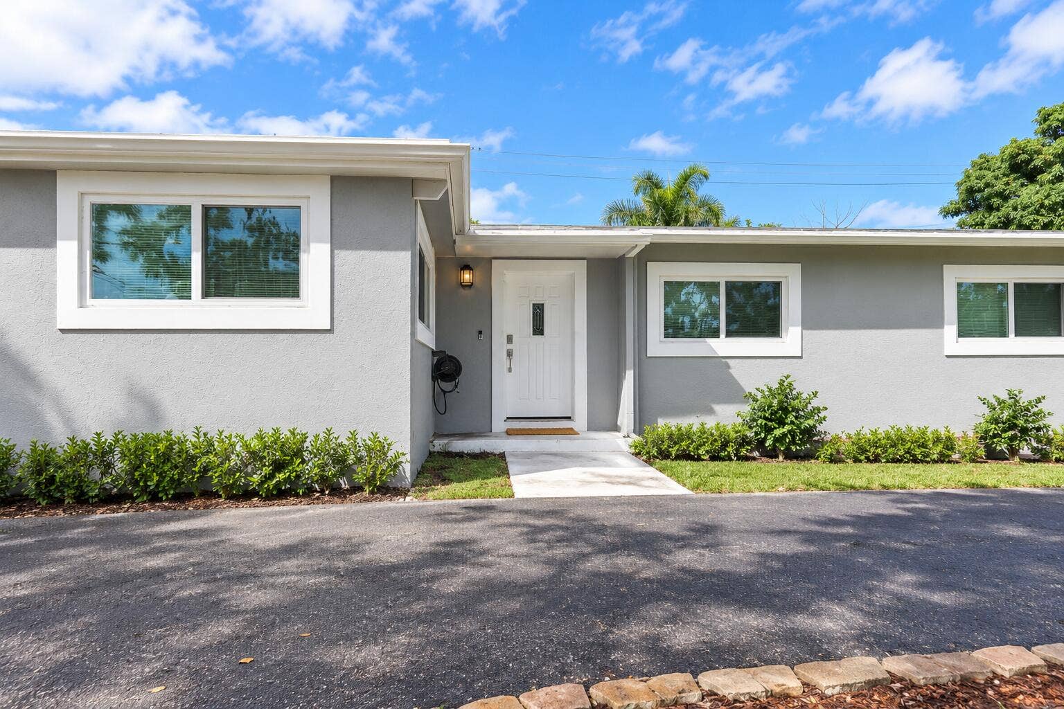 1343 W Ocean Avenue, Lantana, FL 33462 Exterior