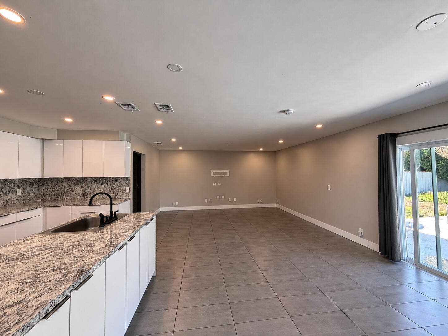 1343 W Ocean Avenue, Lantana, FL 33462 Living Room