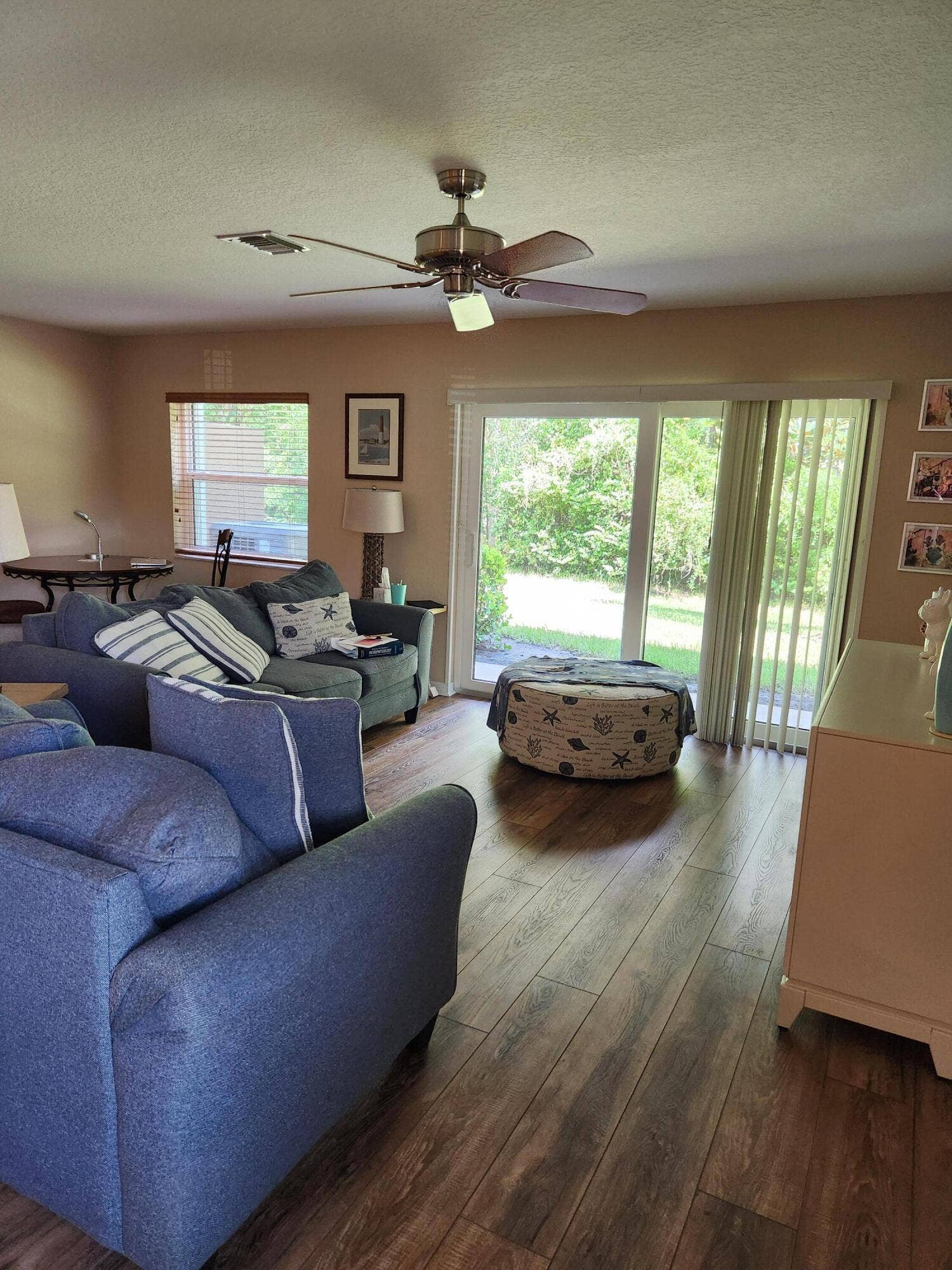 2765 SE Birmingham Drive, Stuart, FL 34994 Living room
