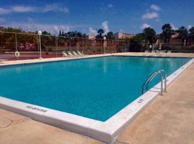 500 Executive Center Drive, #5H, West Palm Beach, FL 33401 pool