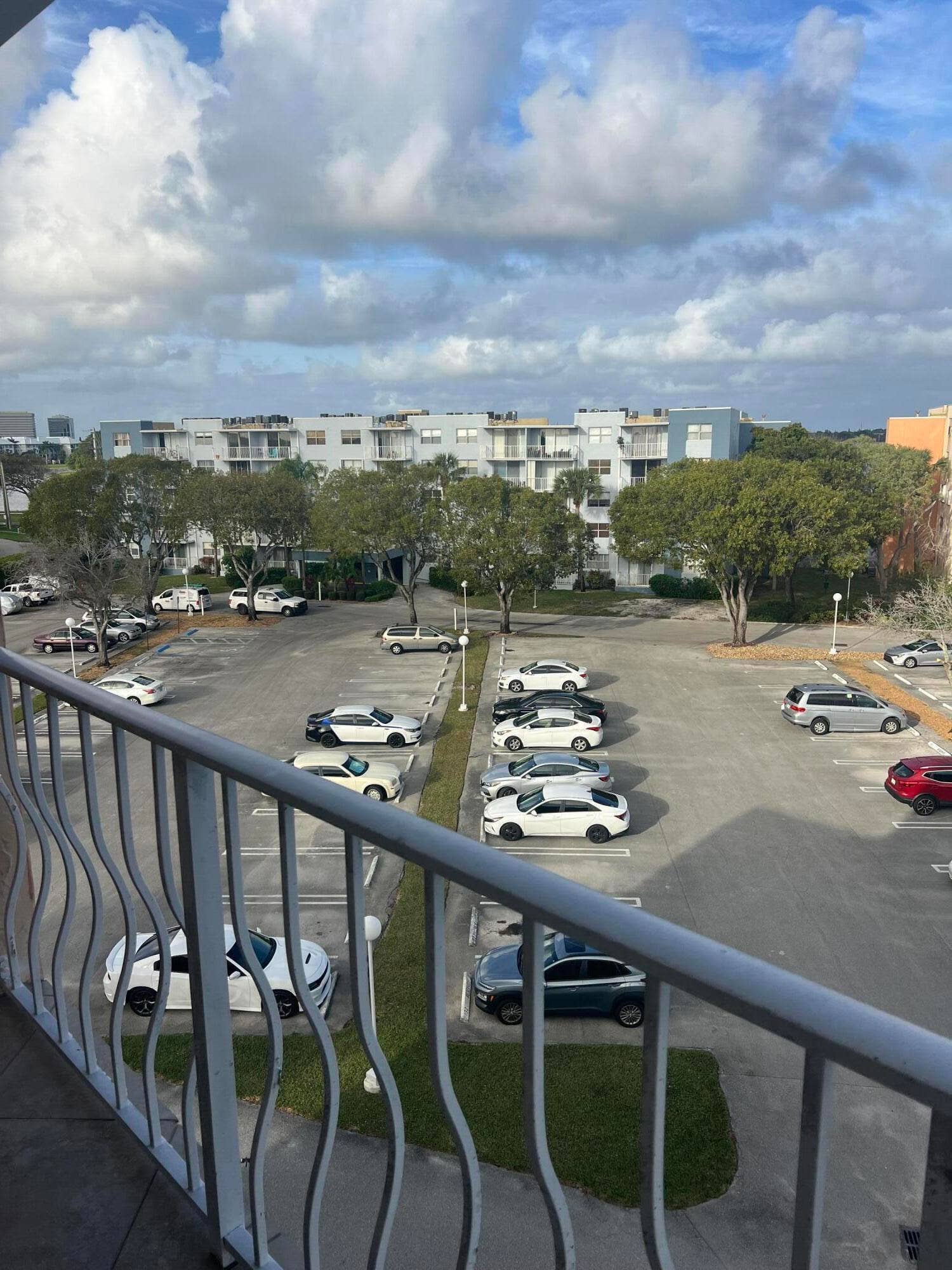 500 Executive Center Drive, #5H, West Palm Beach, FL 33401 Out2