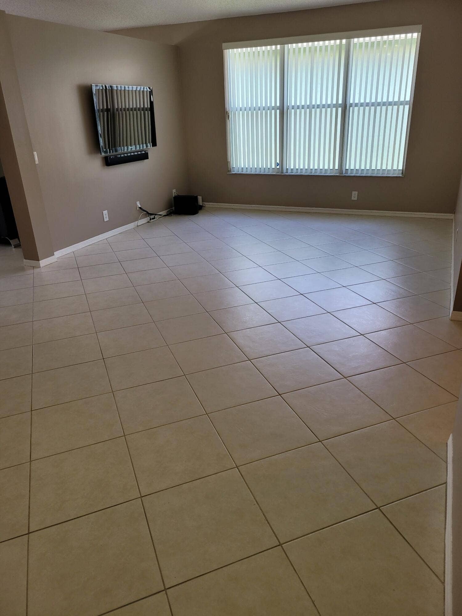 9514 Lago Drive, Boynton Beach, FL 33472 Lago living with tv