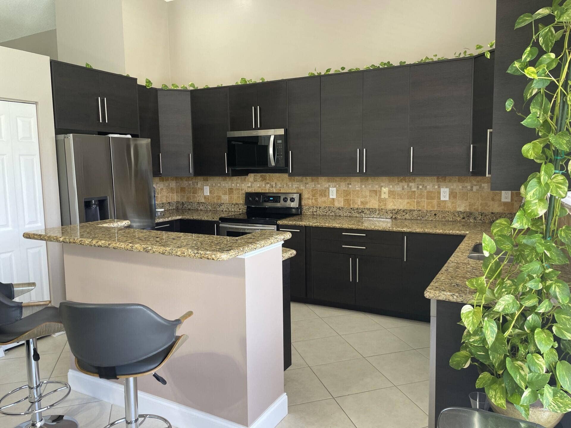 9514 Lago Drive, Boynton Beach, FL 33472 Lago side kitchen