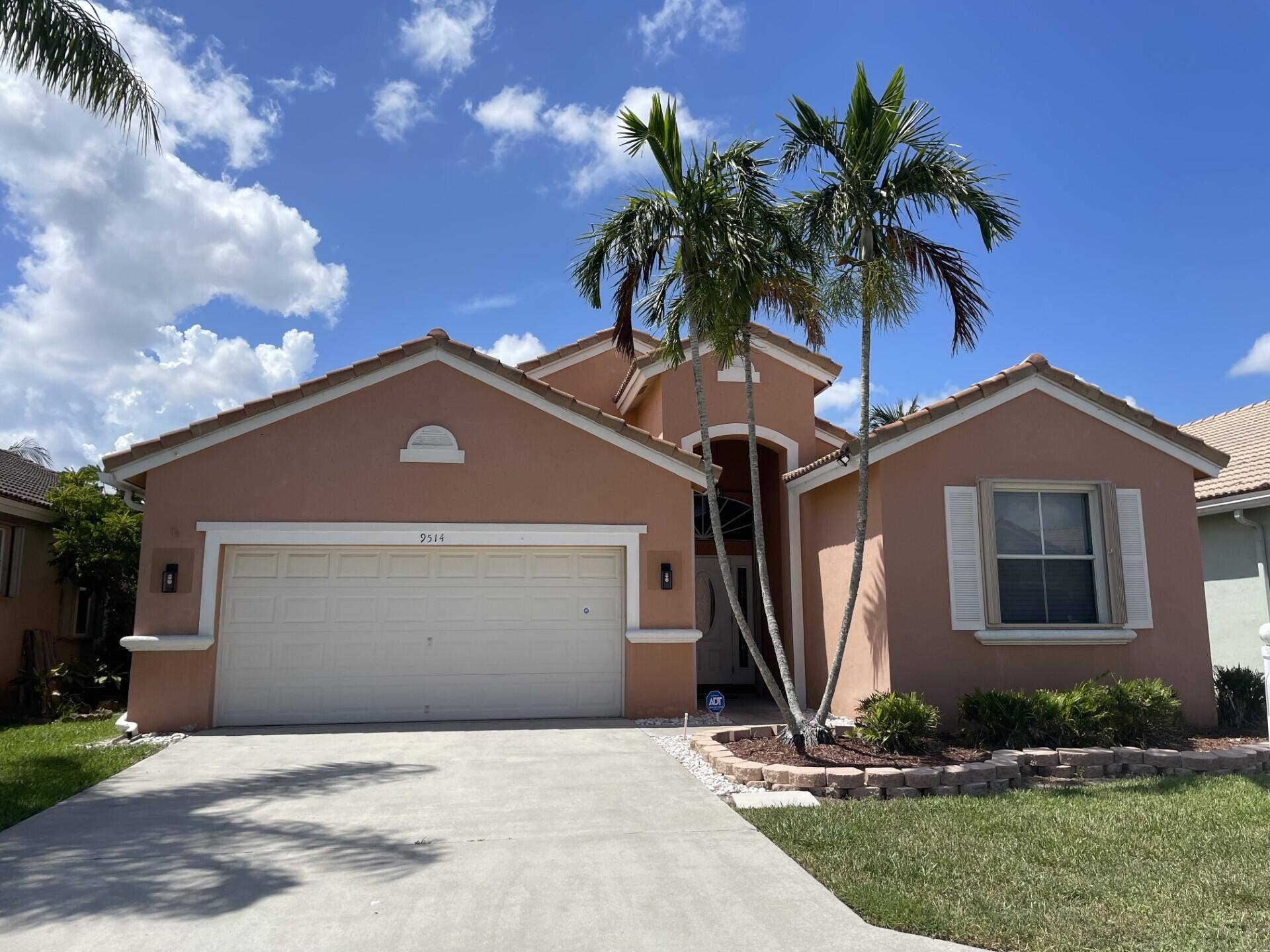 9514 Lago Drive, Boynton Beach, FL 33472 Lago front