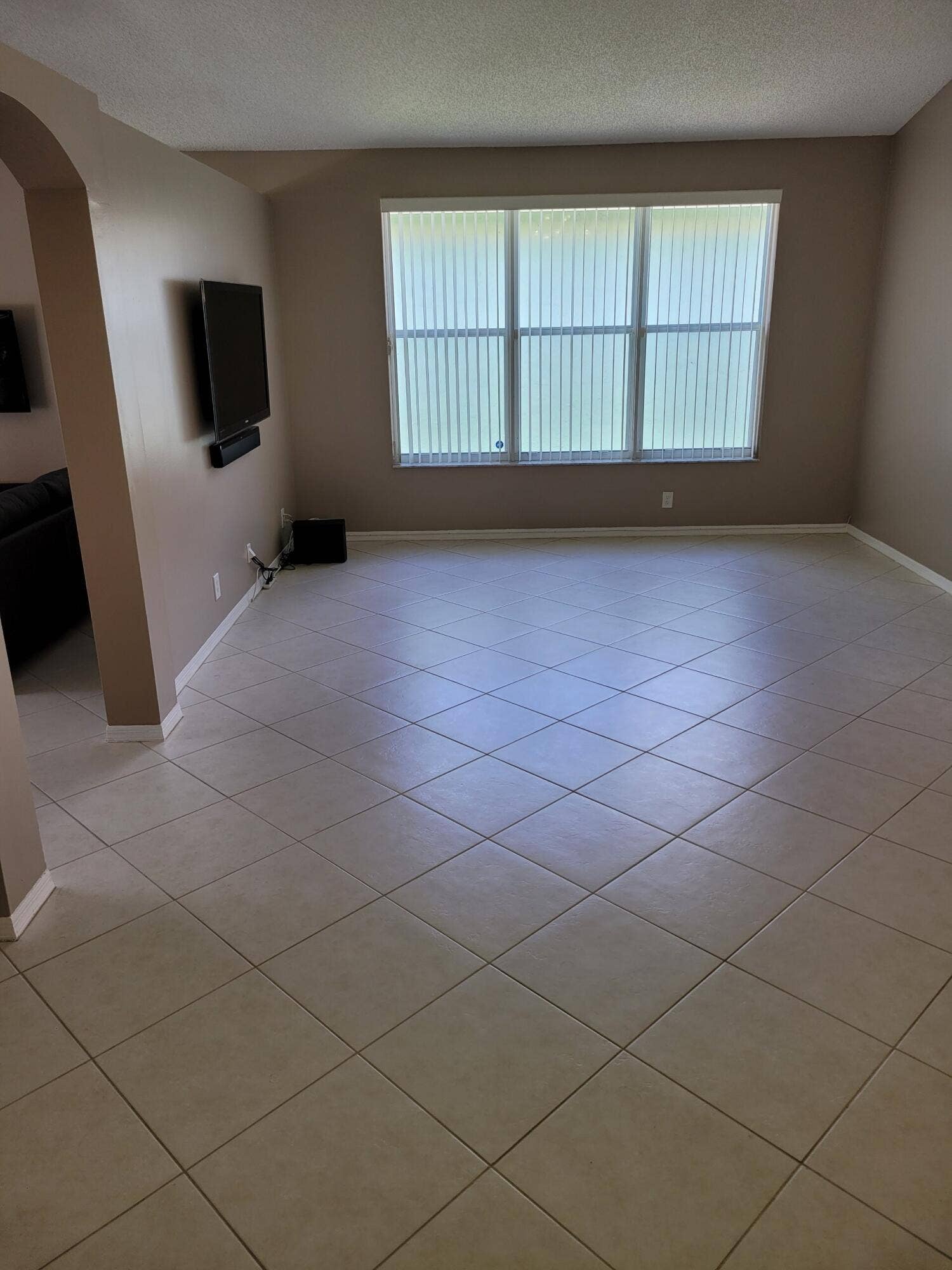 9514 Lago Drive, Boynton Beach, FL 33472 Lago living & tv