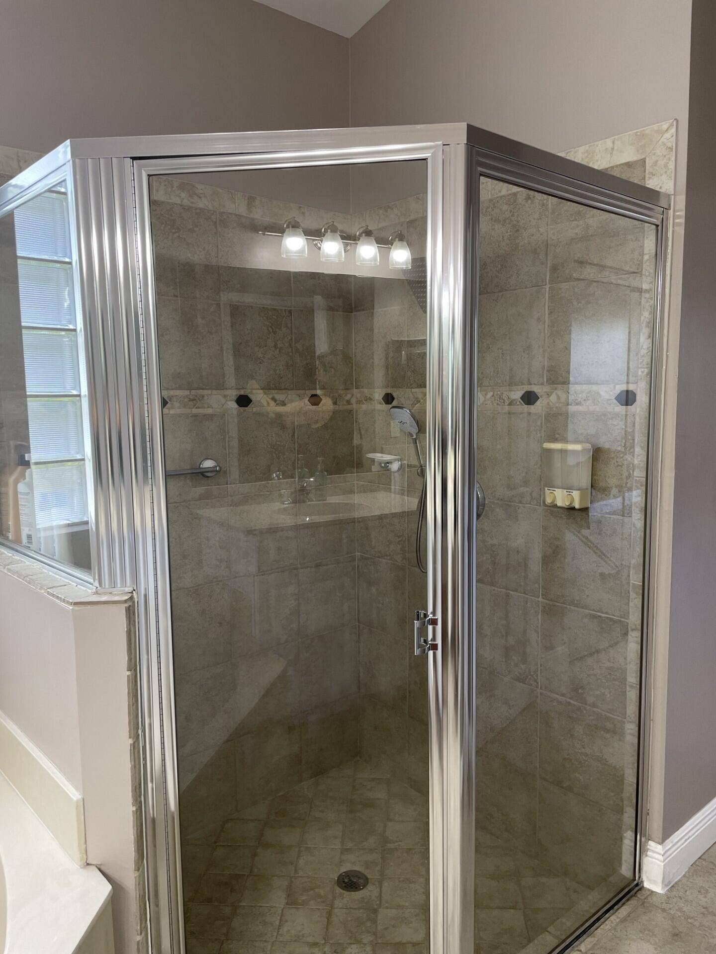 9514 Lago Drive, Boynton Beach, FL 33472 Lago master shower