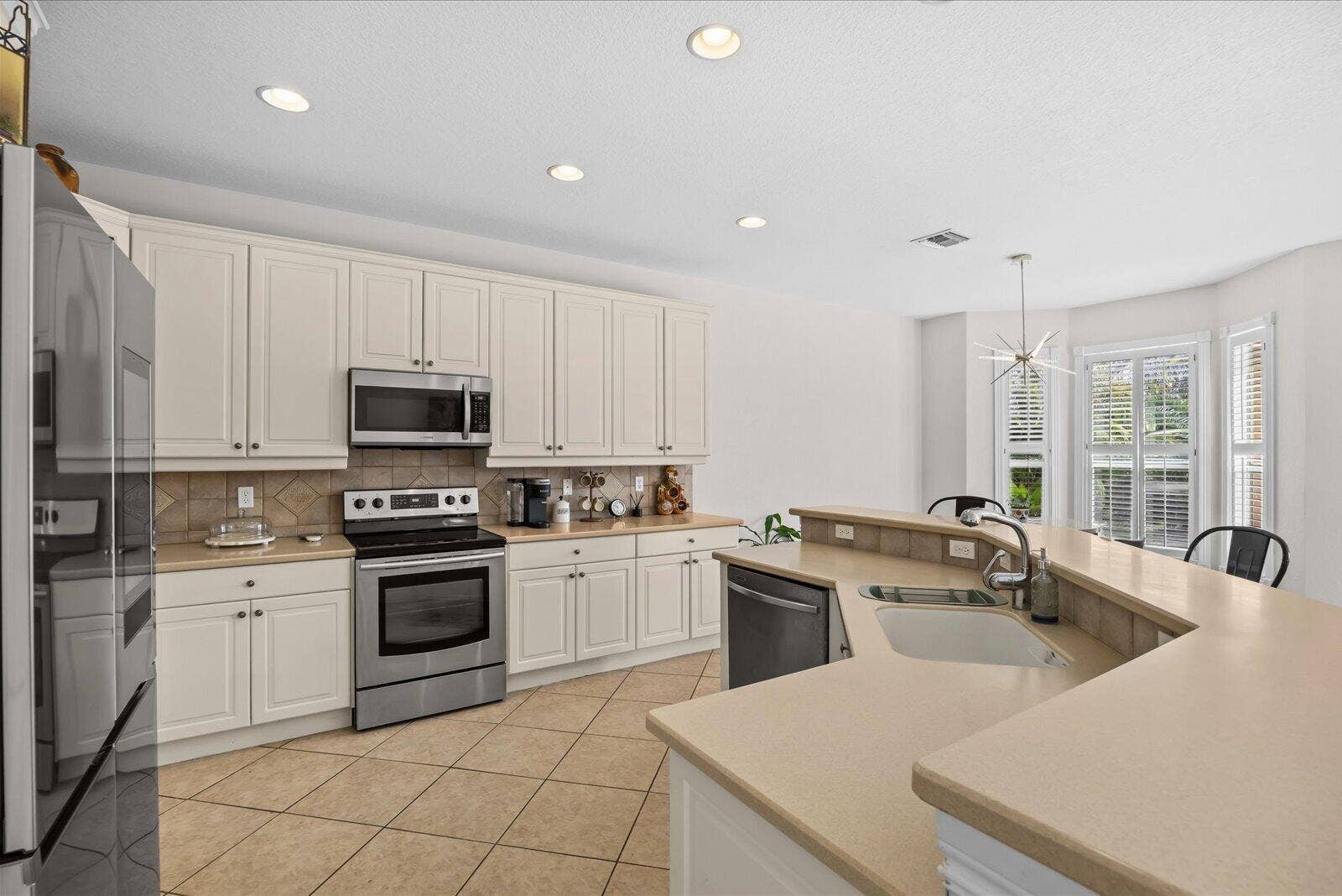 1180 AMETHYST Drive SW, Vero Beach, FL 32968 Kitchen