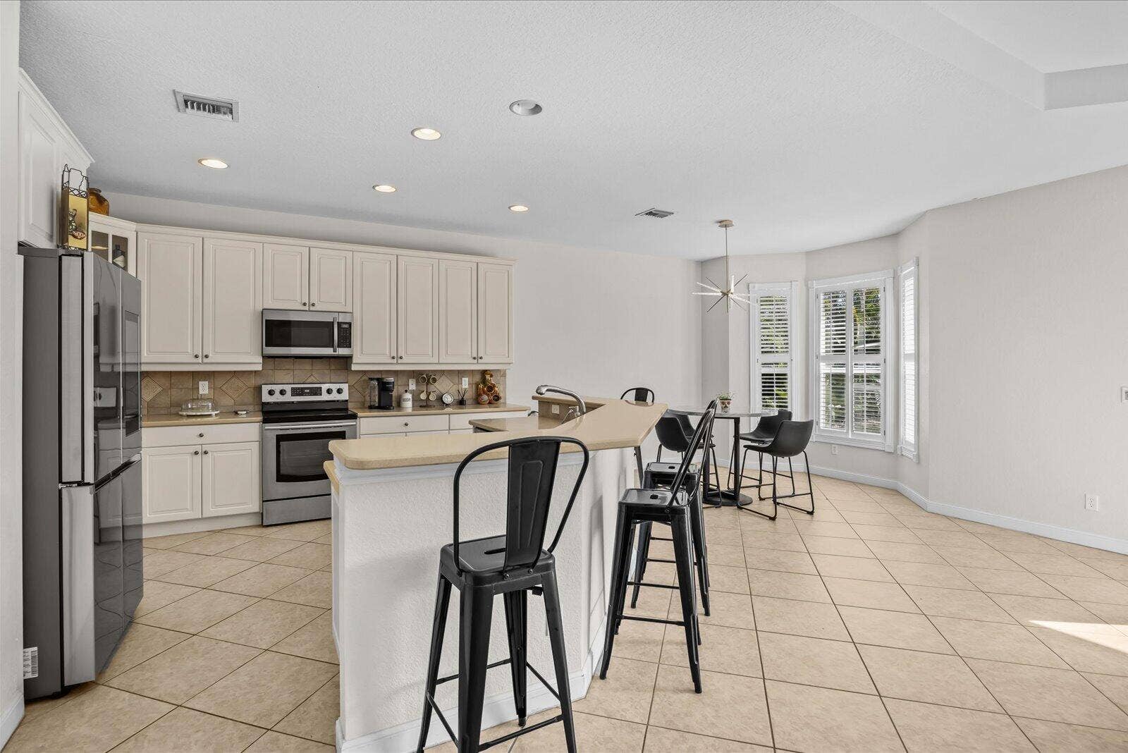 1180 AMETHYST Drive SW, Vero Beach, FL 32968 Kitchen