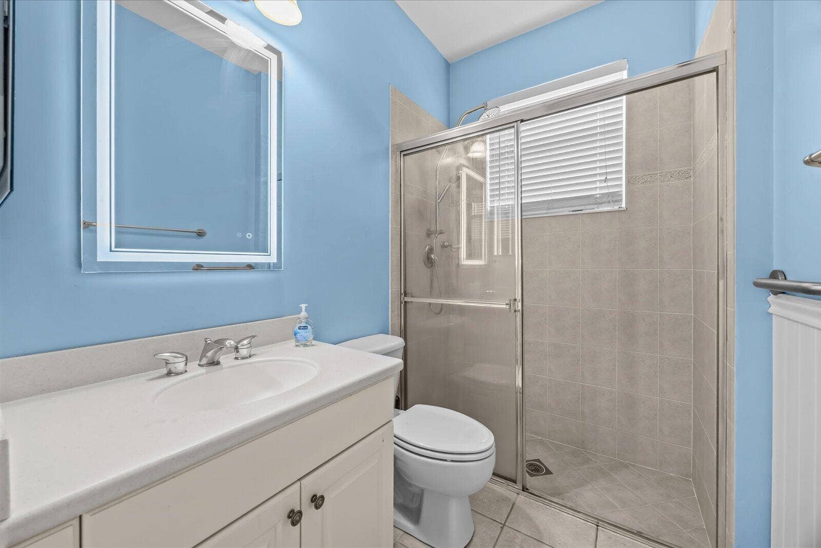 1180 AMETHYST Drive SW, Vero Beach, FL 32968 Guest Bathroom