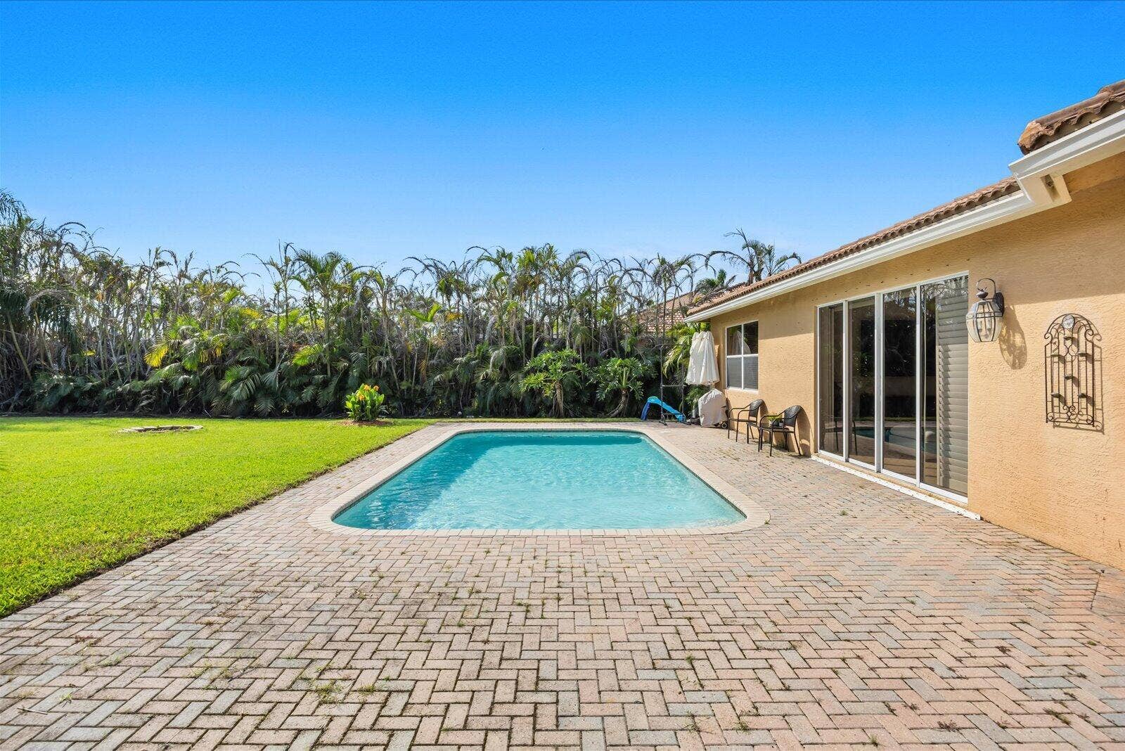1180 AMETHYST Drive SW, Vero Beach, FL 32968 Pool