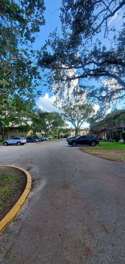 3124 US Highway 441 SE, #J1, Okeechobee, FL 34974 34
