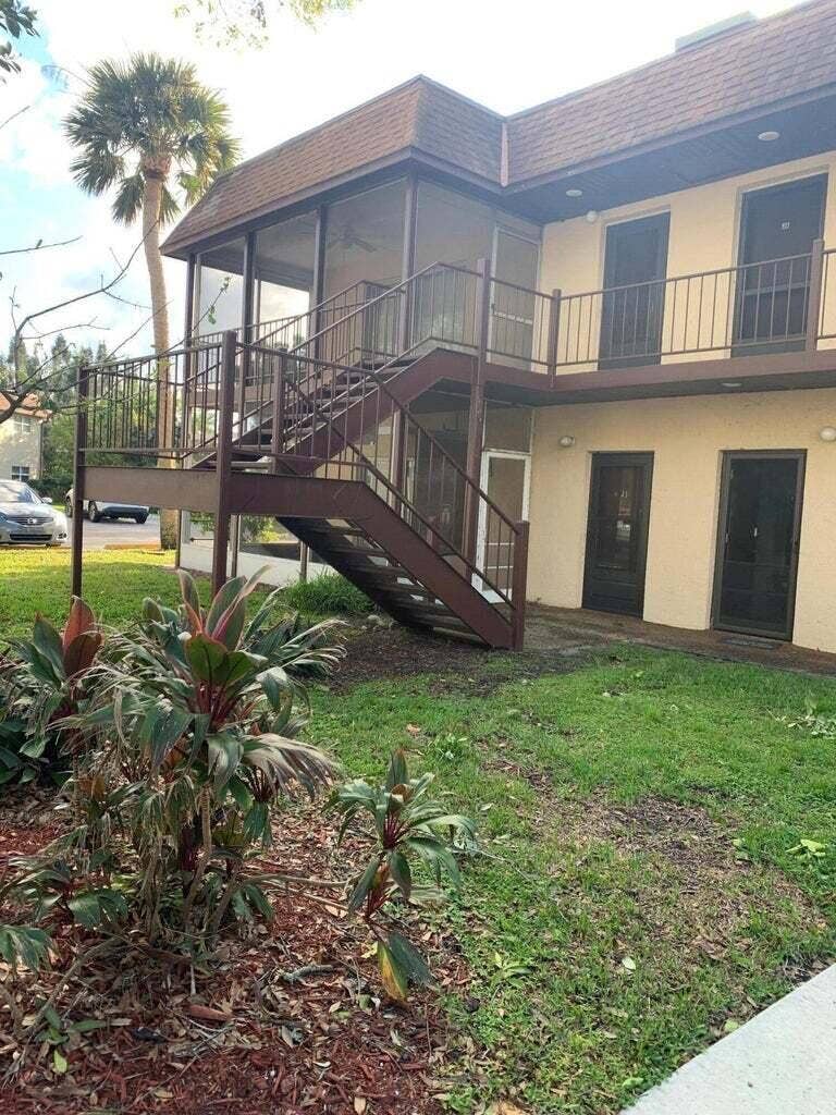 3124 US Highway 441 SE, #J1, Okeechobee, FL 34974 3