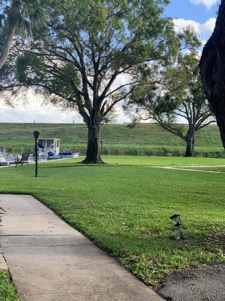 3124 US Highway 441 SE, #J1, Okeechobee, FL 34974 5
