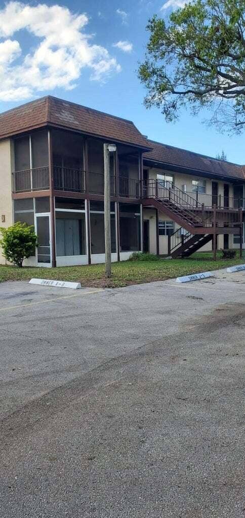 3124 US Highway 441 SE, #J1, Okeechobee, FL 34974 4