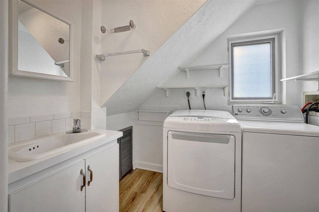 5615 FREEDOM Street, Hollywood, FL 33021 laundry room