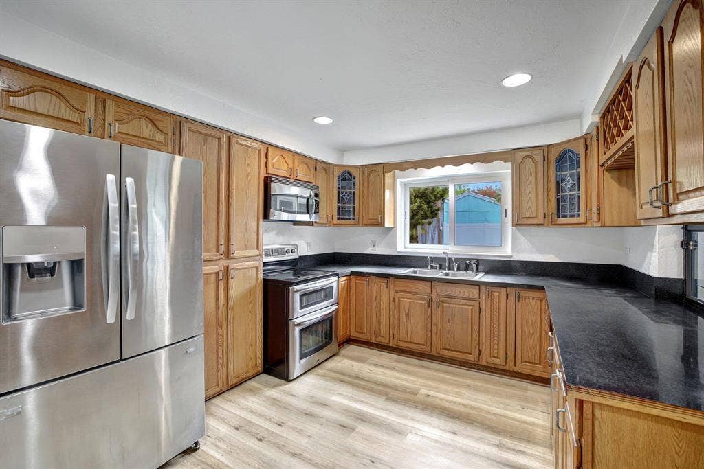 5615 FREEDOM Street, Hollywood, FL 33021 kitchen