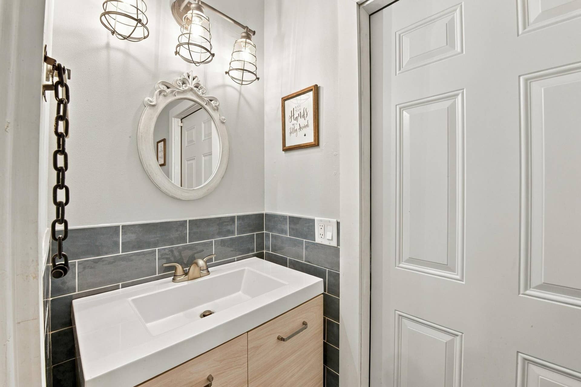 Half bath / cabana bath