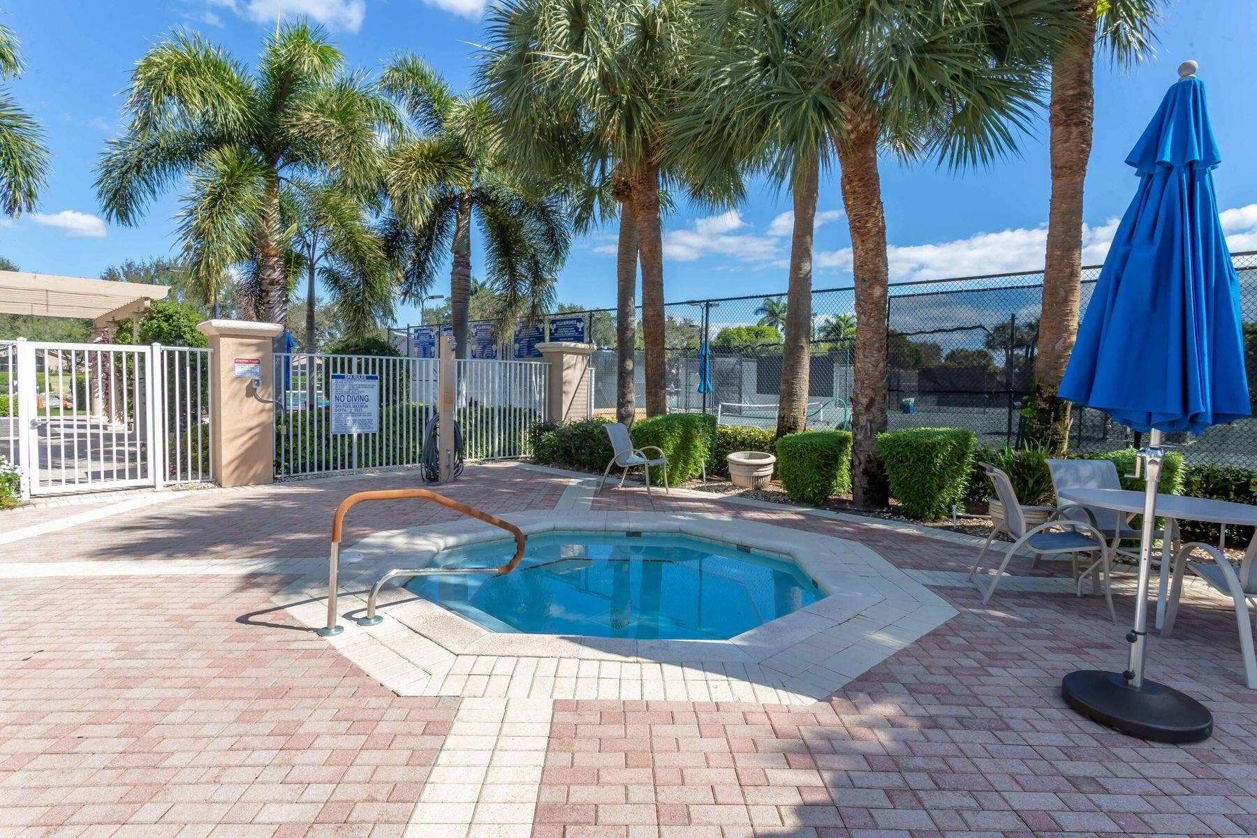 7389 Viale Michelangelo, Delray Beach, FL 33446 Hot Tub