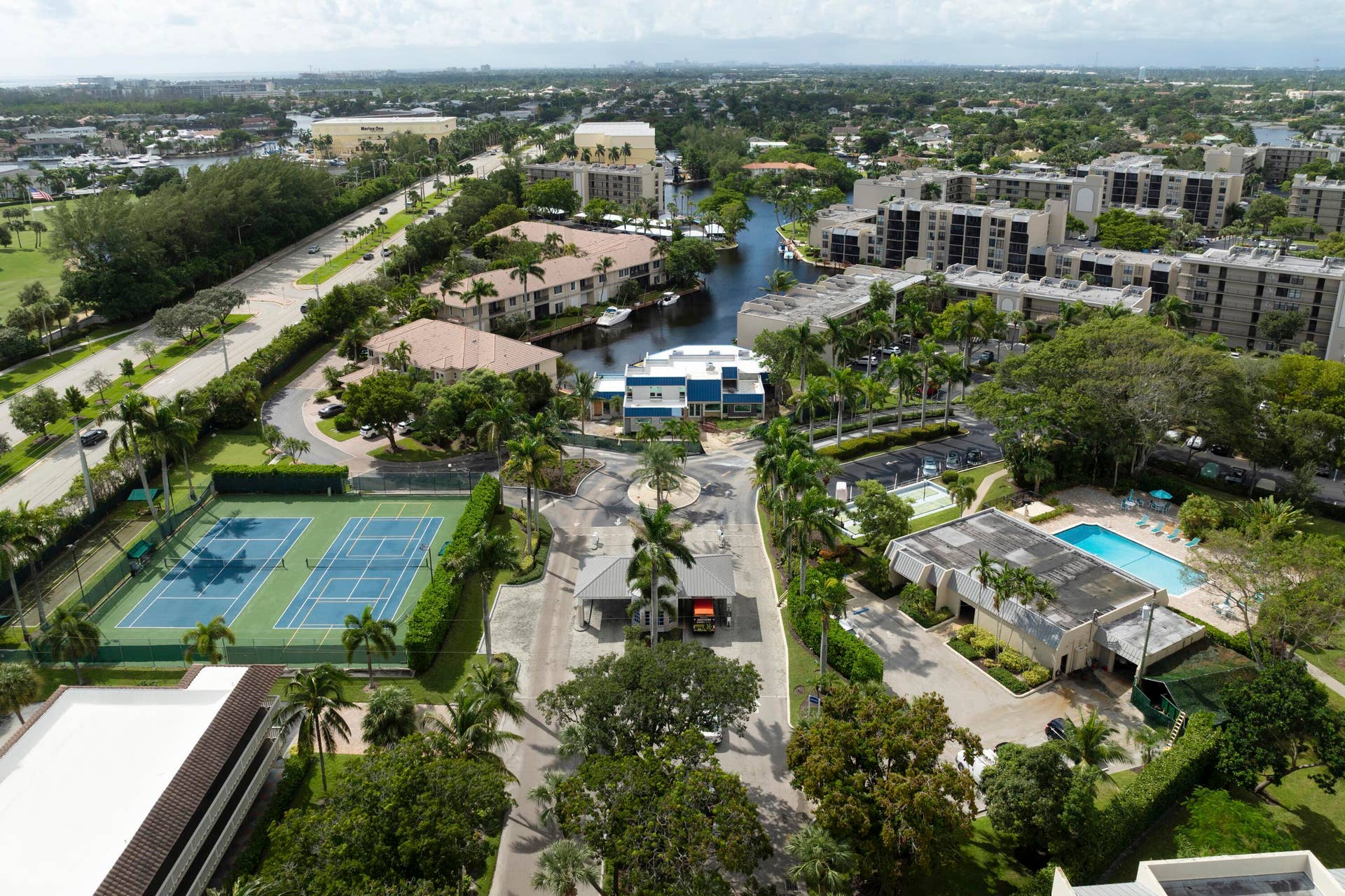 8 Royal Palm Way, #2050, Boca Raton, FL 33432 Aerial View - Community Entrance