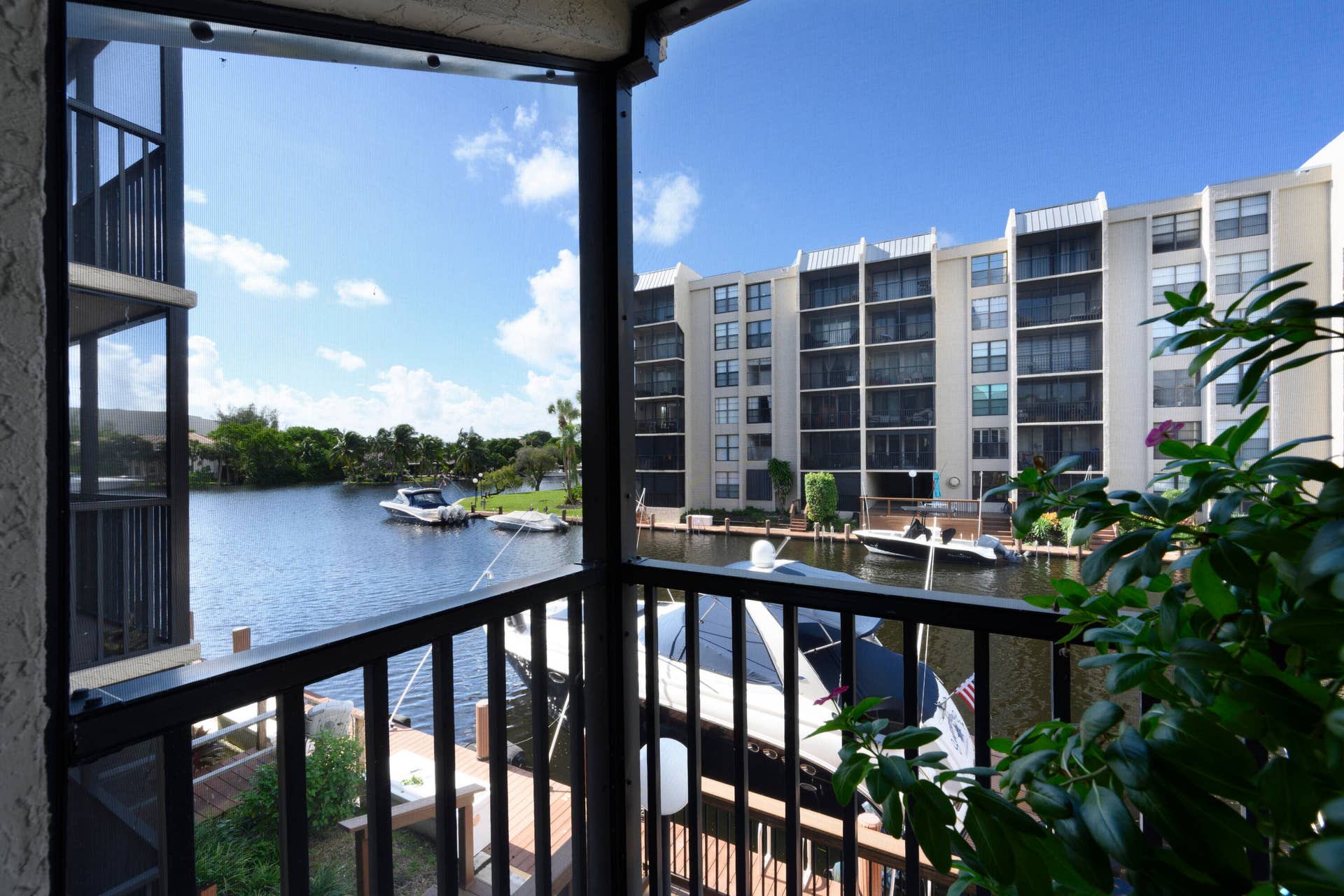 8 Royal Palm Way, #2050, Boca Raton, FL 33432 Balcony View