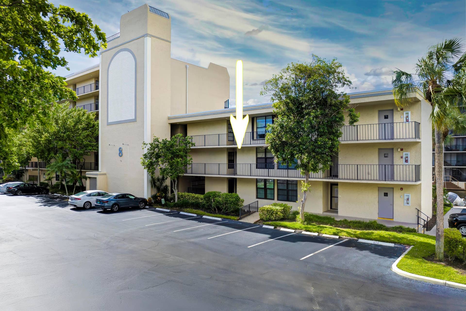 8 Royal Palm Way, #2050, Boca Raton, FL 33432 Building Front Exposure
