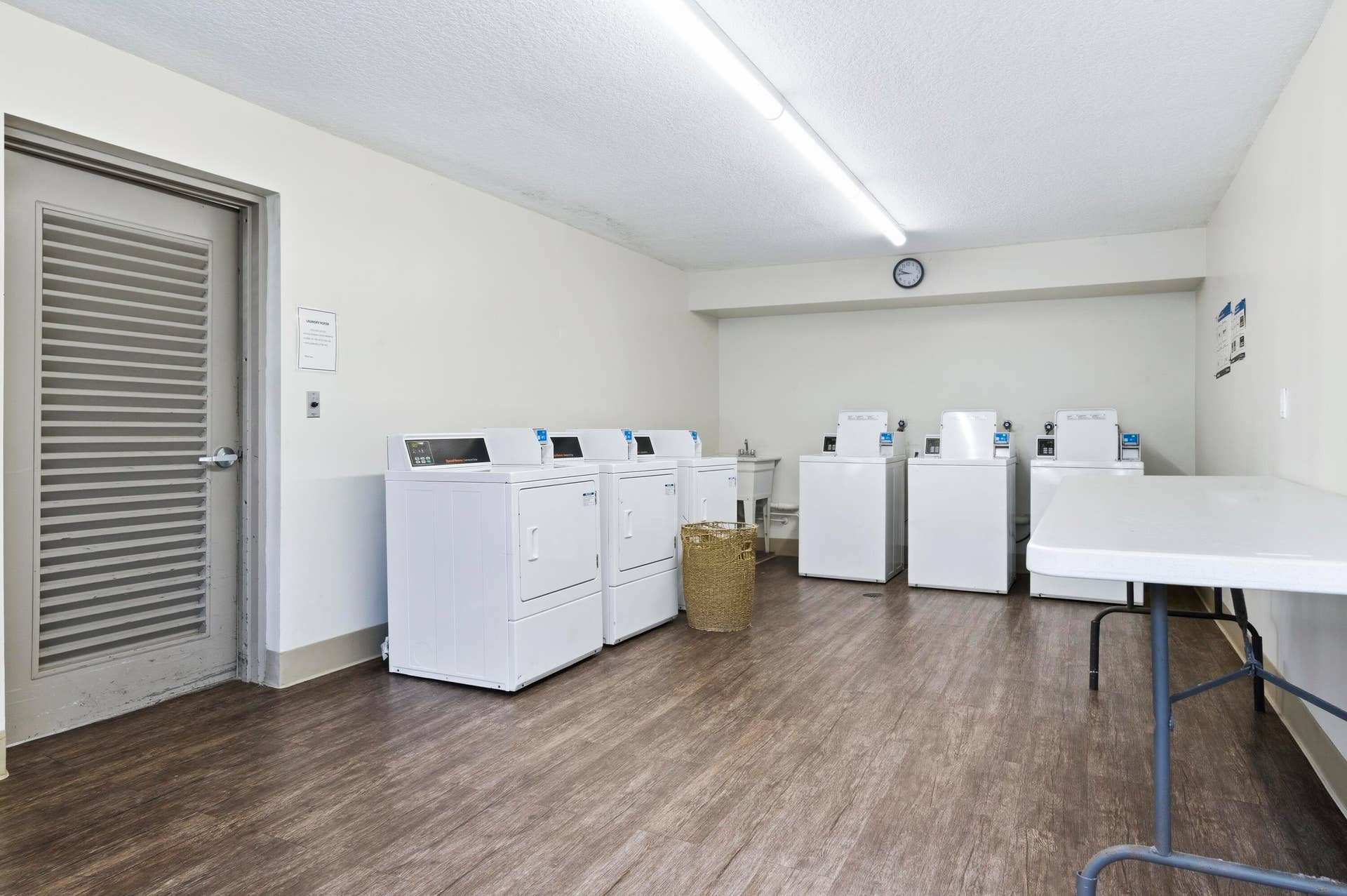 8 Royal Palm Way, #2050, Boca Raton, FL 33432 Common Laundry Room
