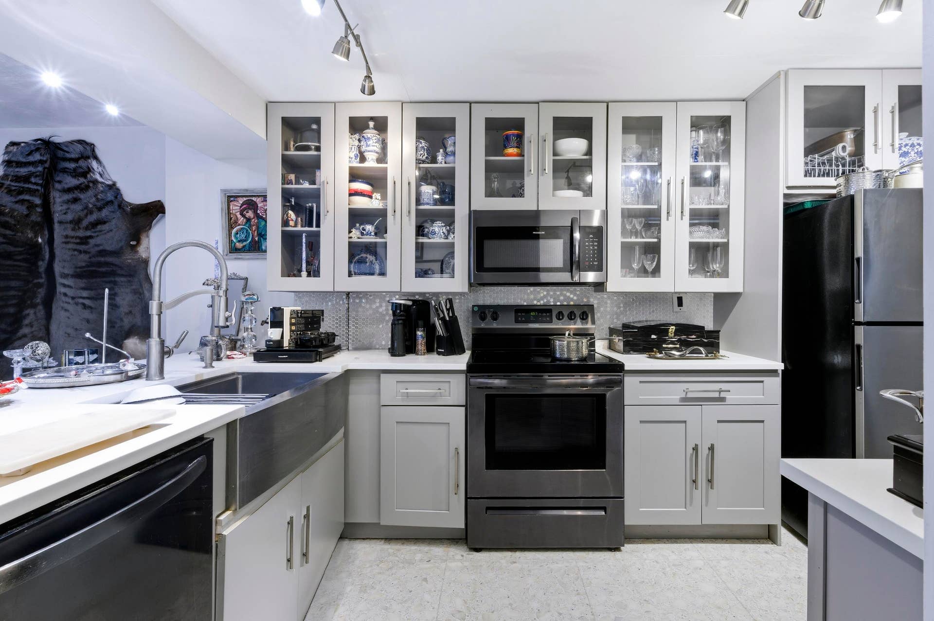 8 Royal Palm Way, #2050, Boca Raton, FL 33432 Kitchen