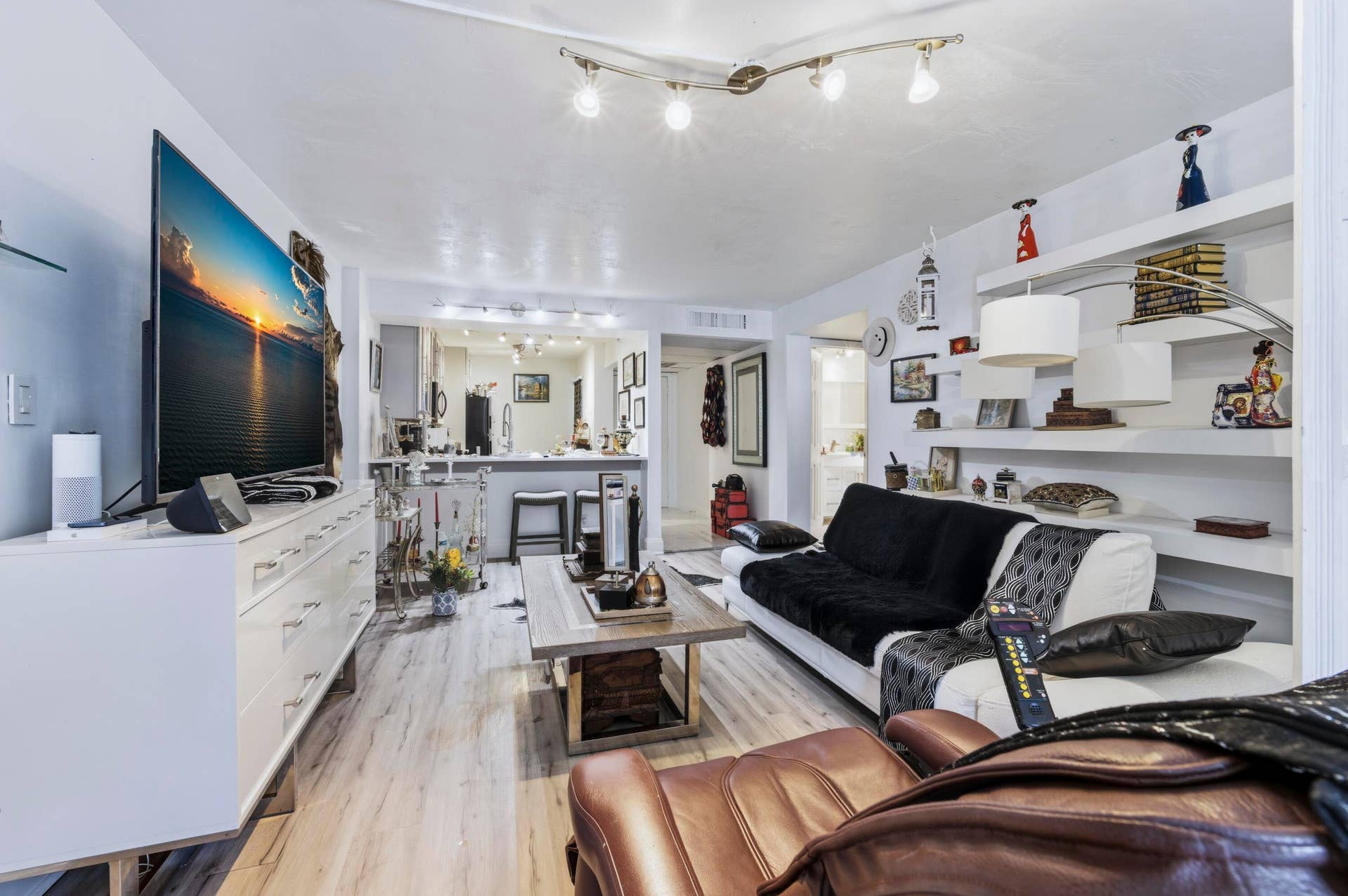 8 Royal Palm Way, #2050, Boca Raton, FL 33432 Family Room