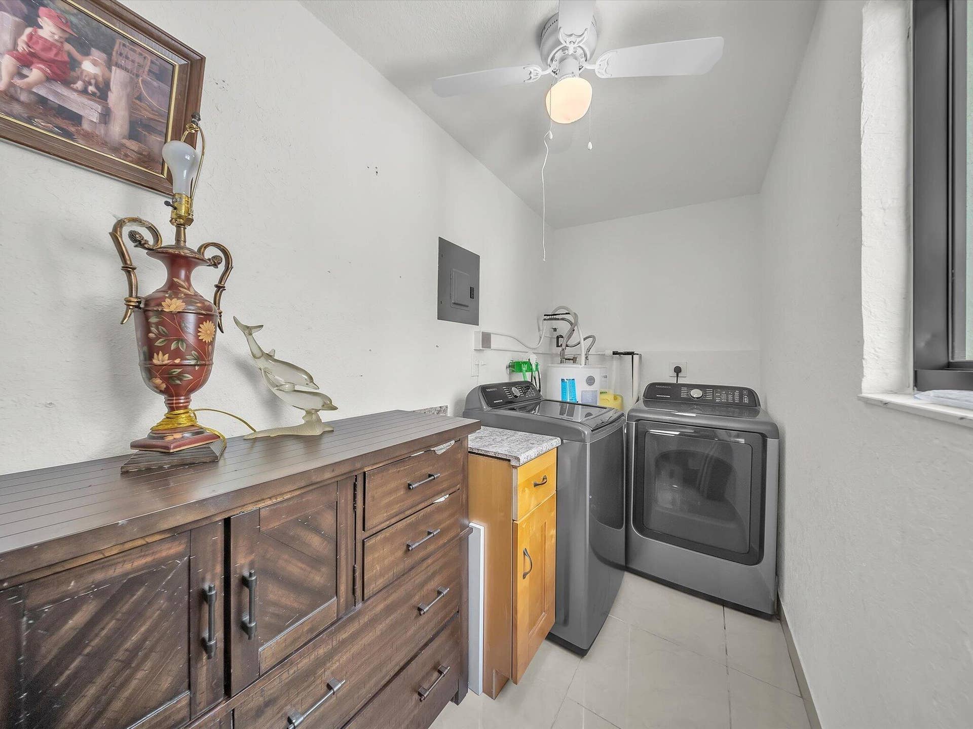 washer dryer room.