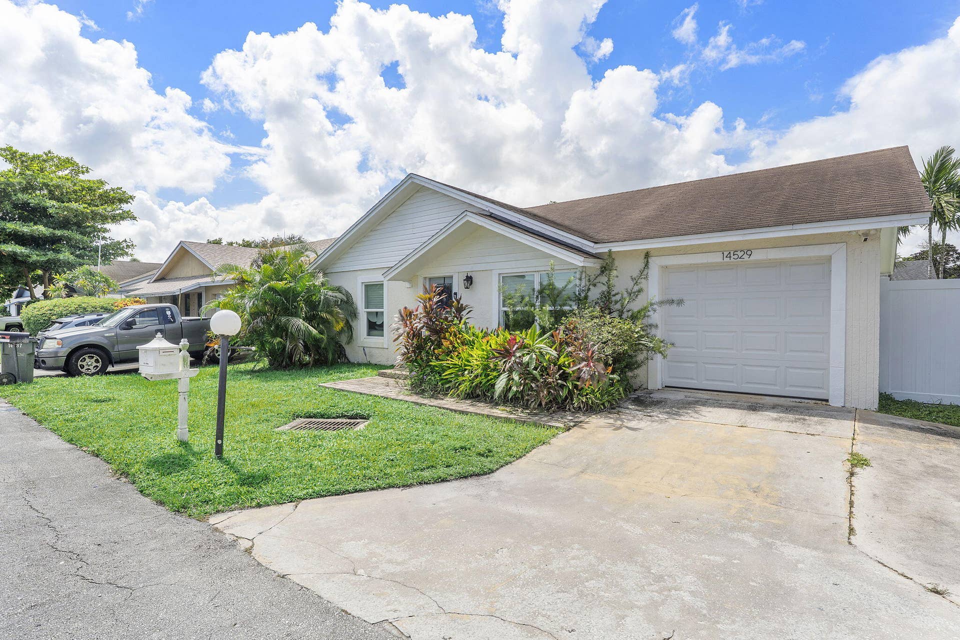 14529 Sunset Pine Drive, Delray Beach, FL 33445 Front Exterior Photo