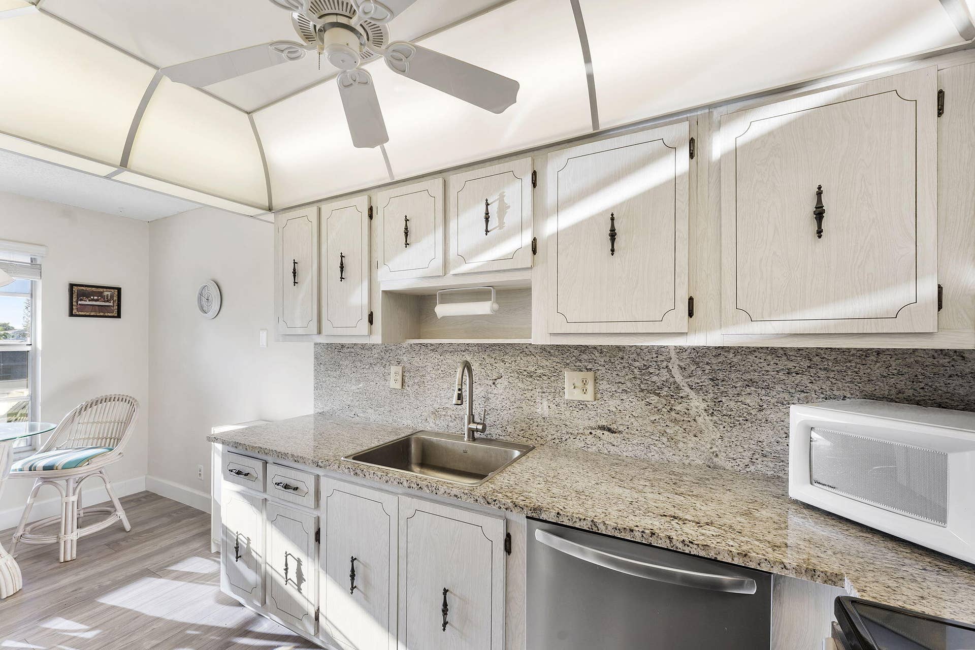1050 Citrus Way, #202, Delray Beach, FL 33445 kitchen