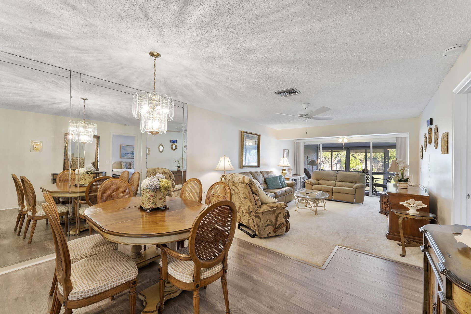 1050 Citrus Way, #202, Delray Beach, FL 33445 Living room