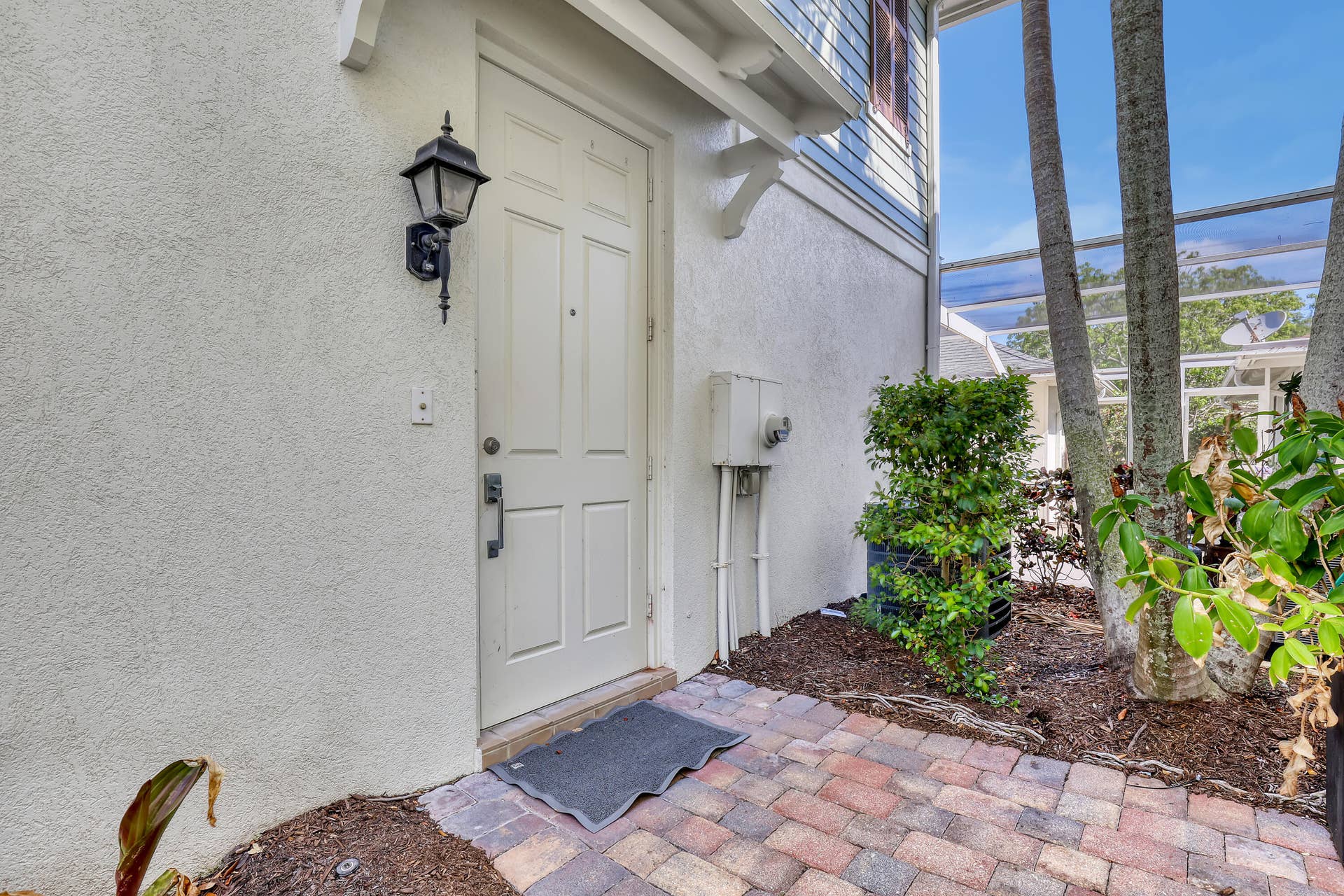 115 Soriano Drive, Jupiter, FL 33458 Side Entrance
