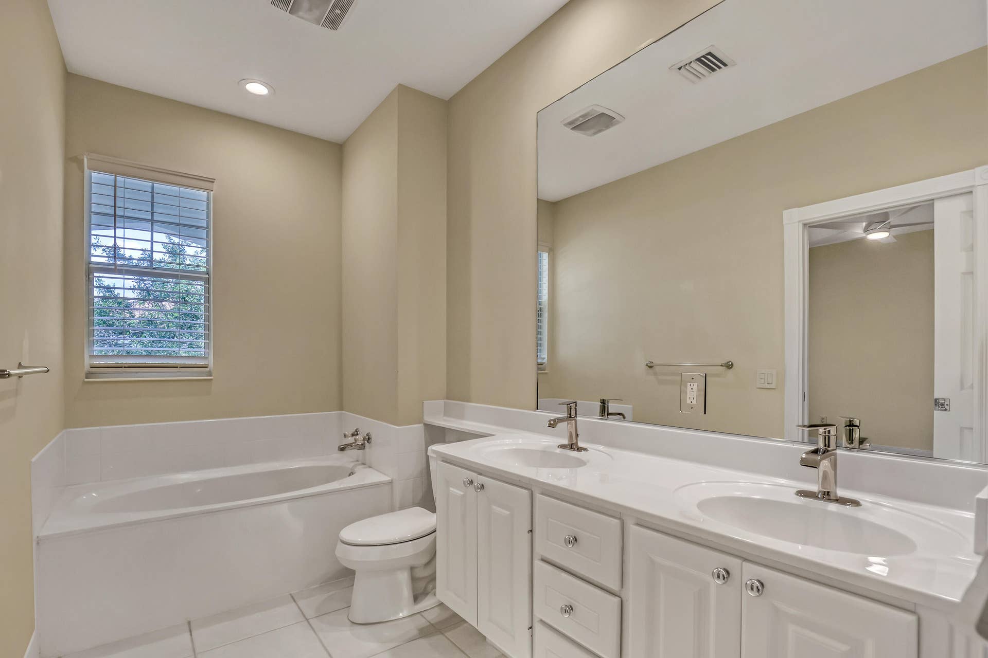 115 Soriano Drive, Jupiter, FL 33458 Master Bath