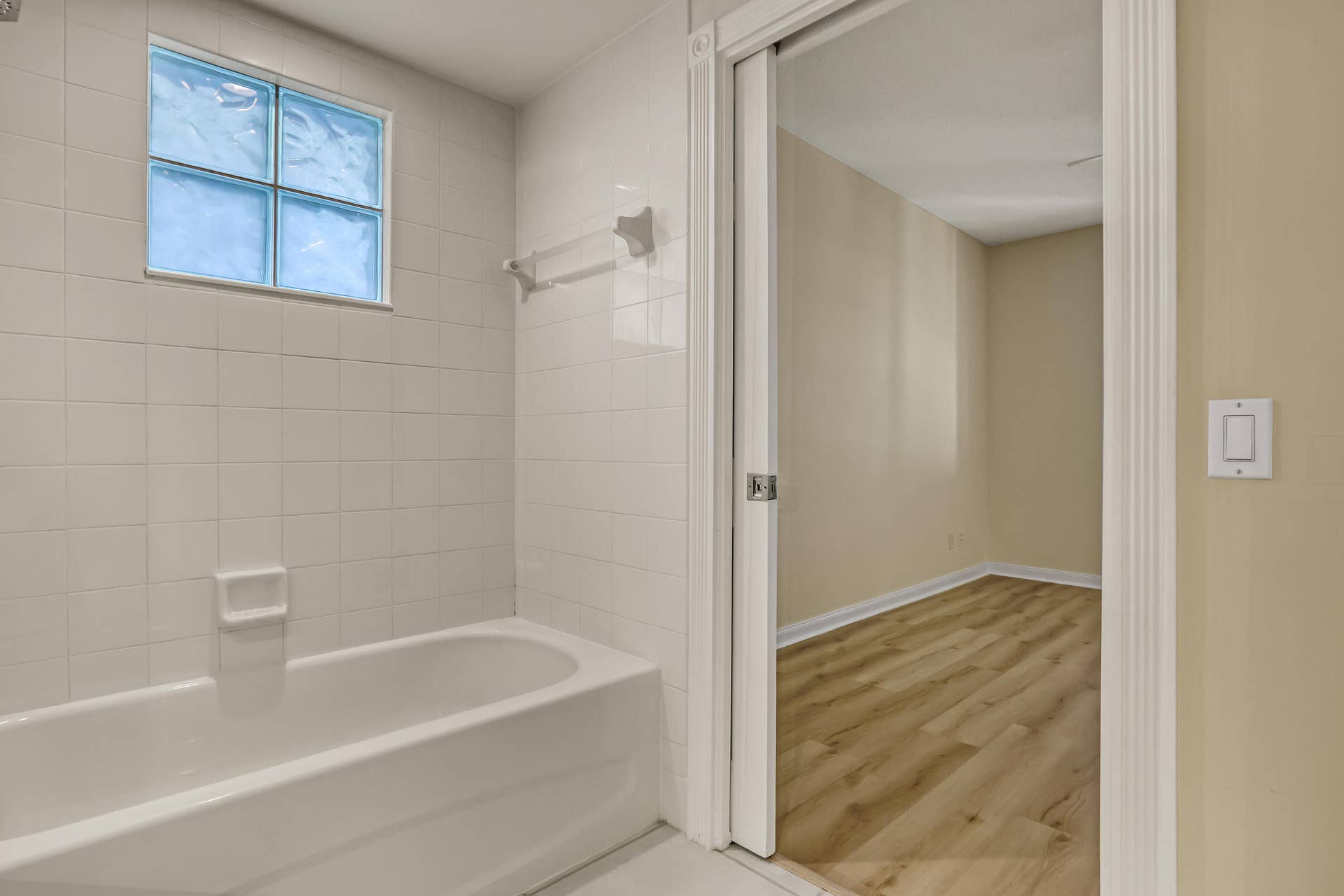 115 Soriano Drive, Jupiter, FL 33458 Downstairs Full Bath