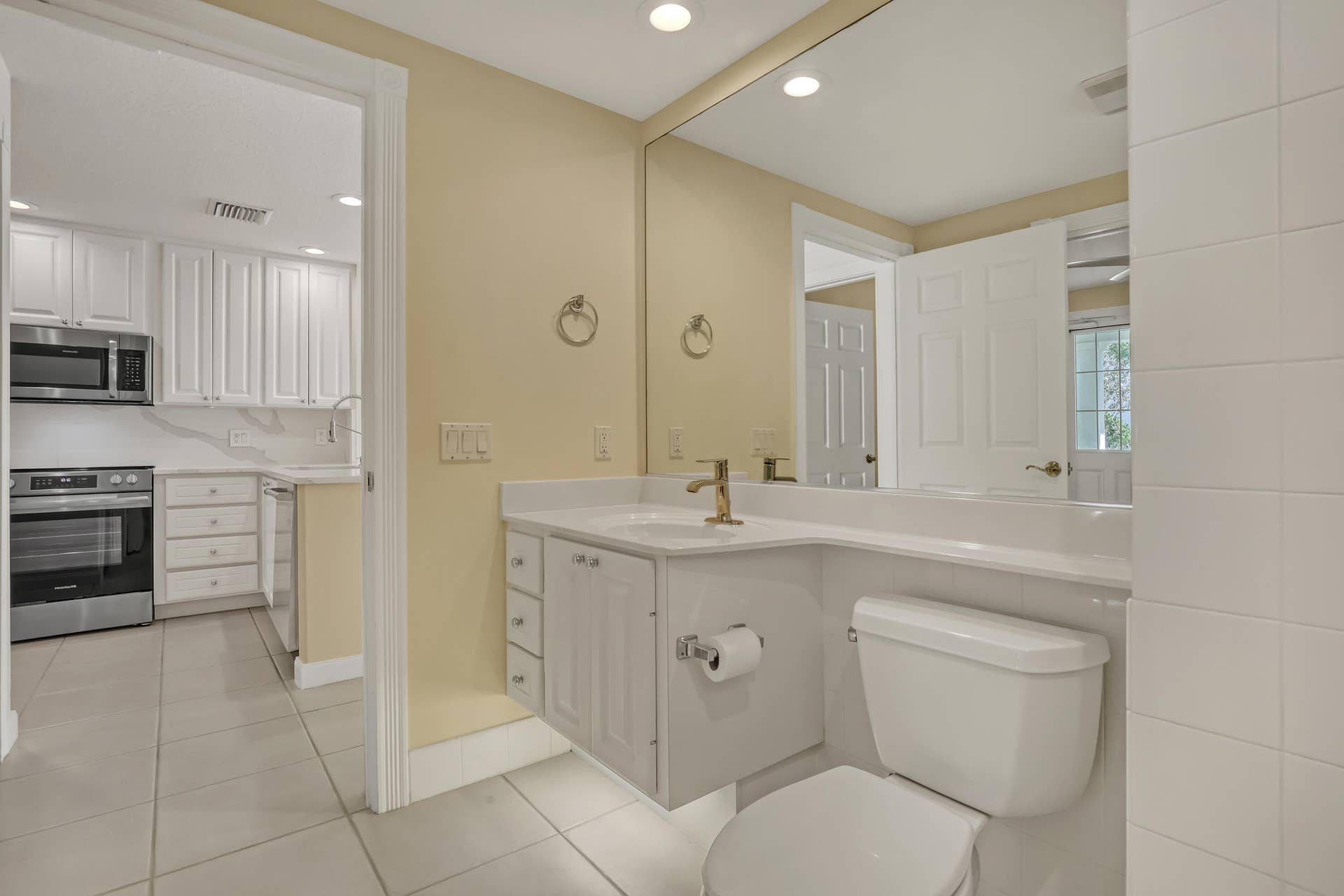 115 Soriano Drive, Jupiter, FL 33458 Downstair Full Bath