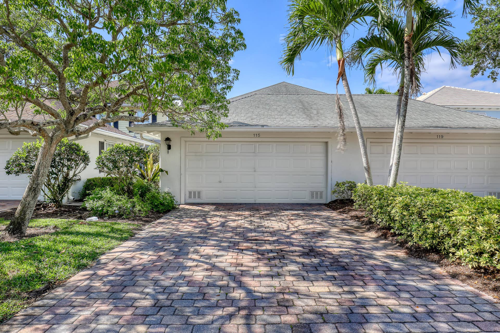 115 Soriano Drive, Jupiter, FL 33458 Driveway/Garage