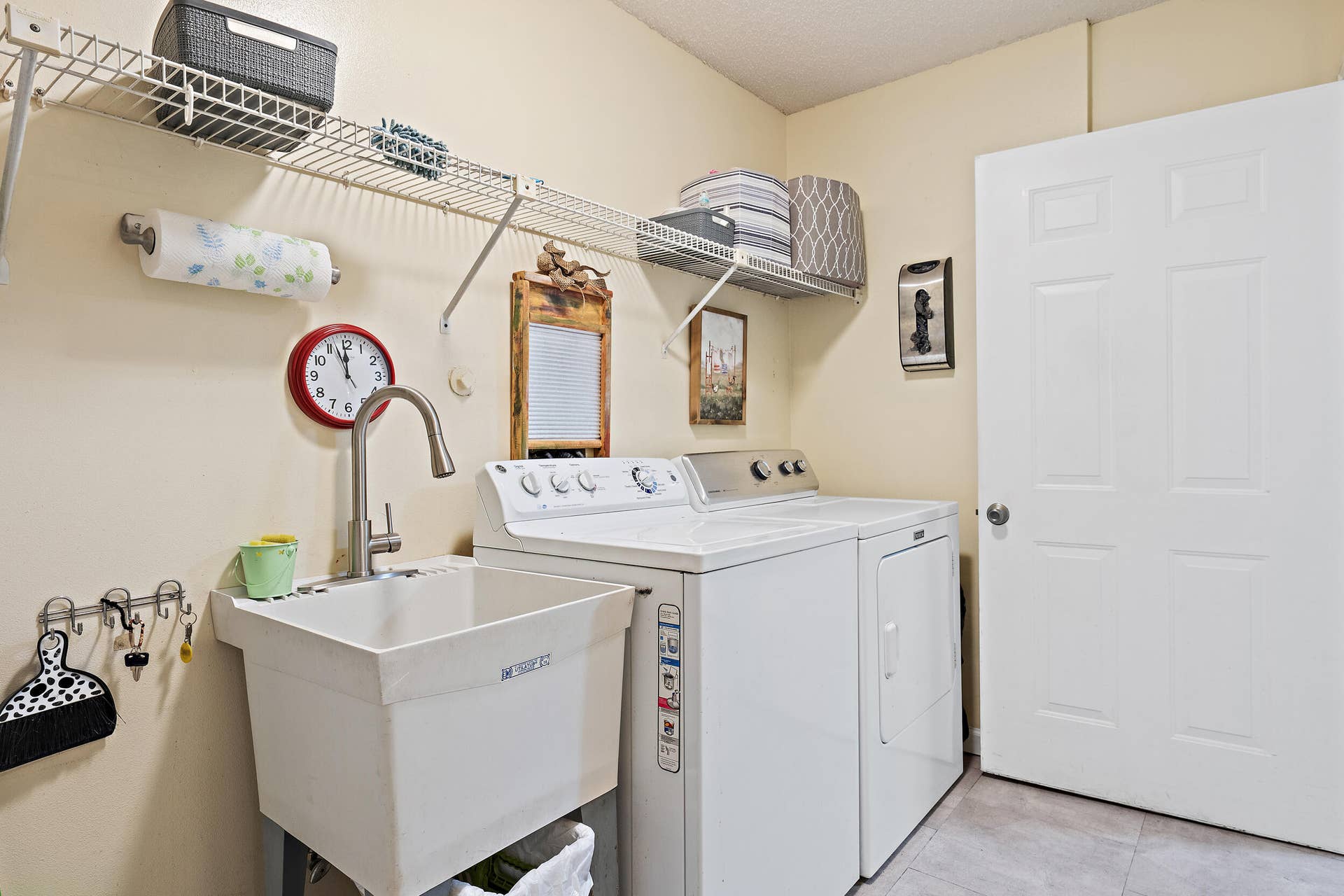 15606 87th Trail N, Palm Beach Gardens, FL 33418 Laundry Room