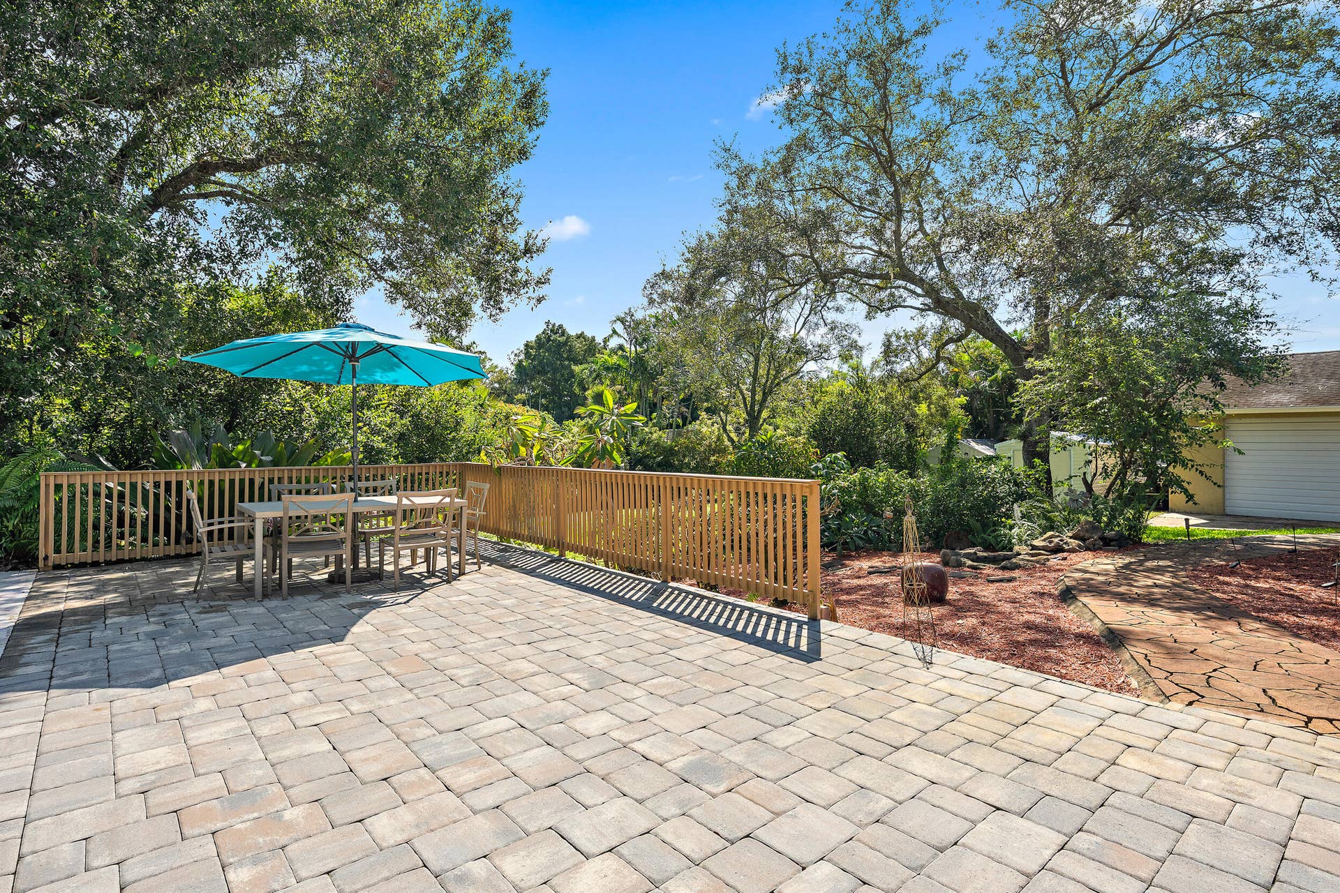 15606 87th Trail N, Palm Beach Gardens, FL 33418 Patio