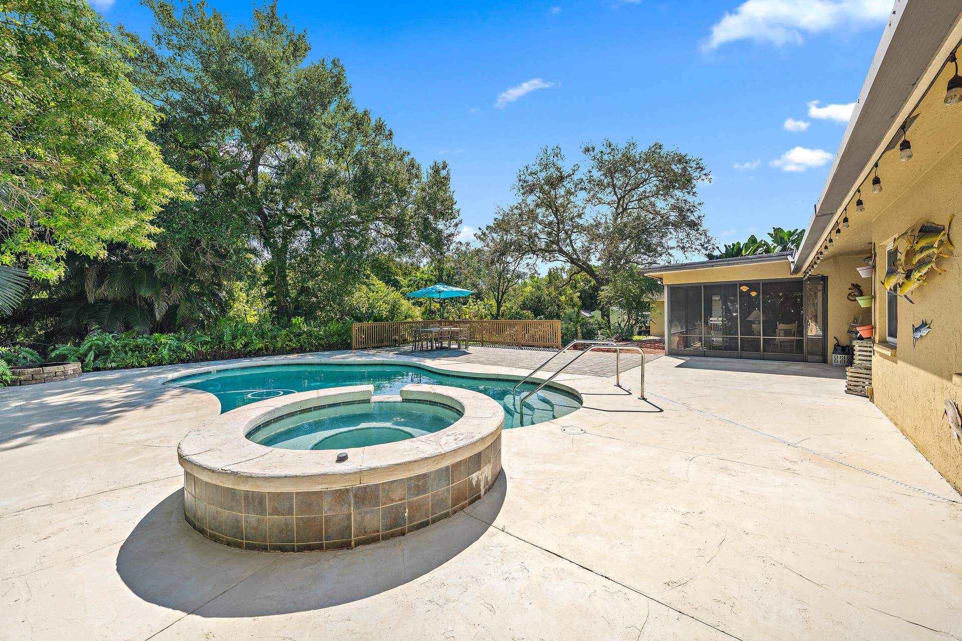 15606 87th Trail N, Palm Beach Gardens, FL 33418 Spa & Swimming Pool