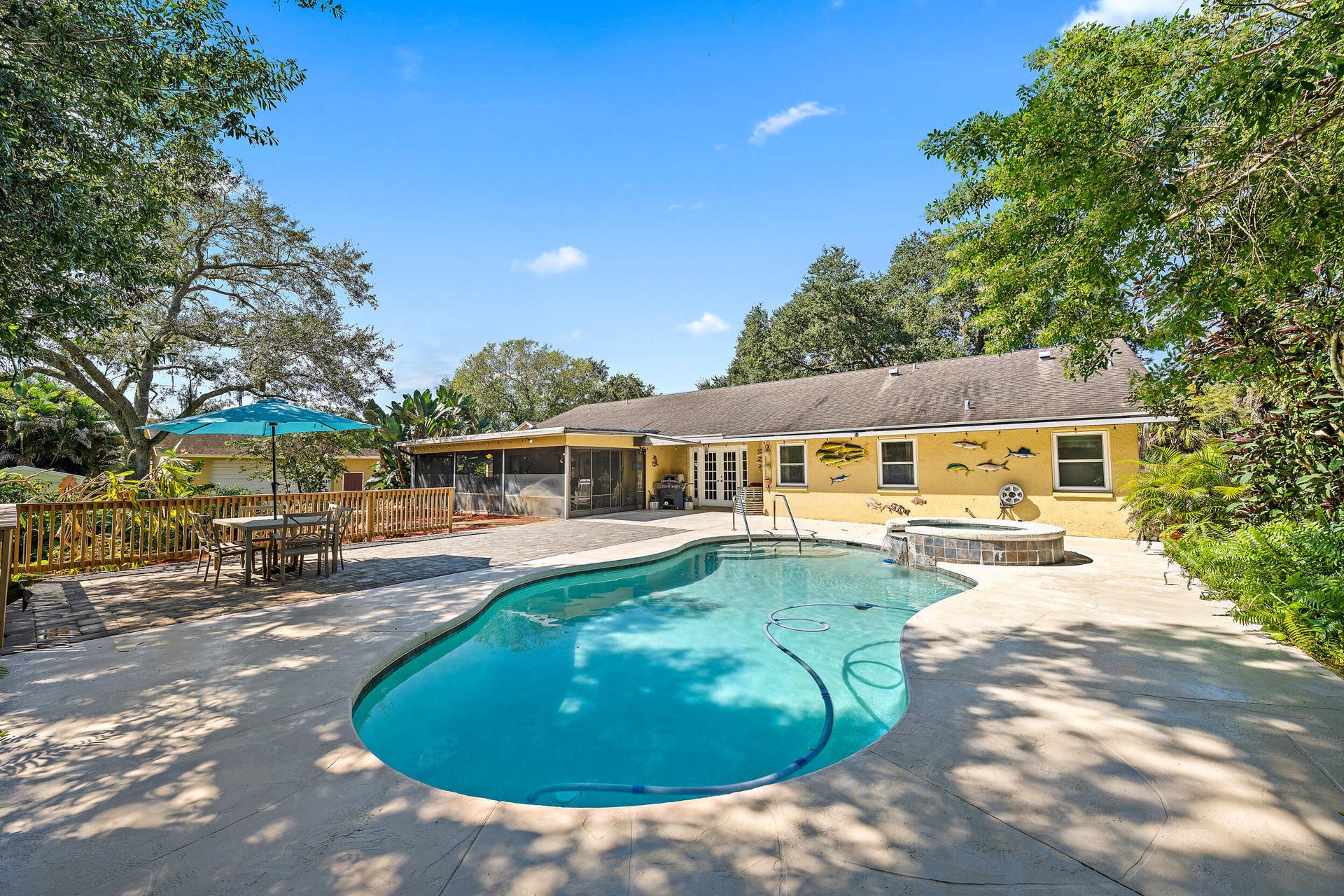 15606 87th Trail N, Palm Beach Gardens, FL 33418 Swimming Pool & Rear Exterior