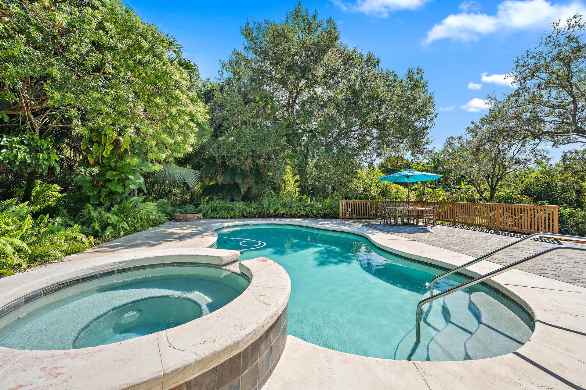 15606 87th Trail N, Palm Beach Gardens, FL 33418 Swimming Pool