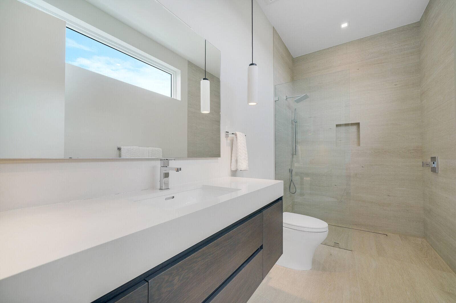 Bedroom 3 ensuite bath