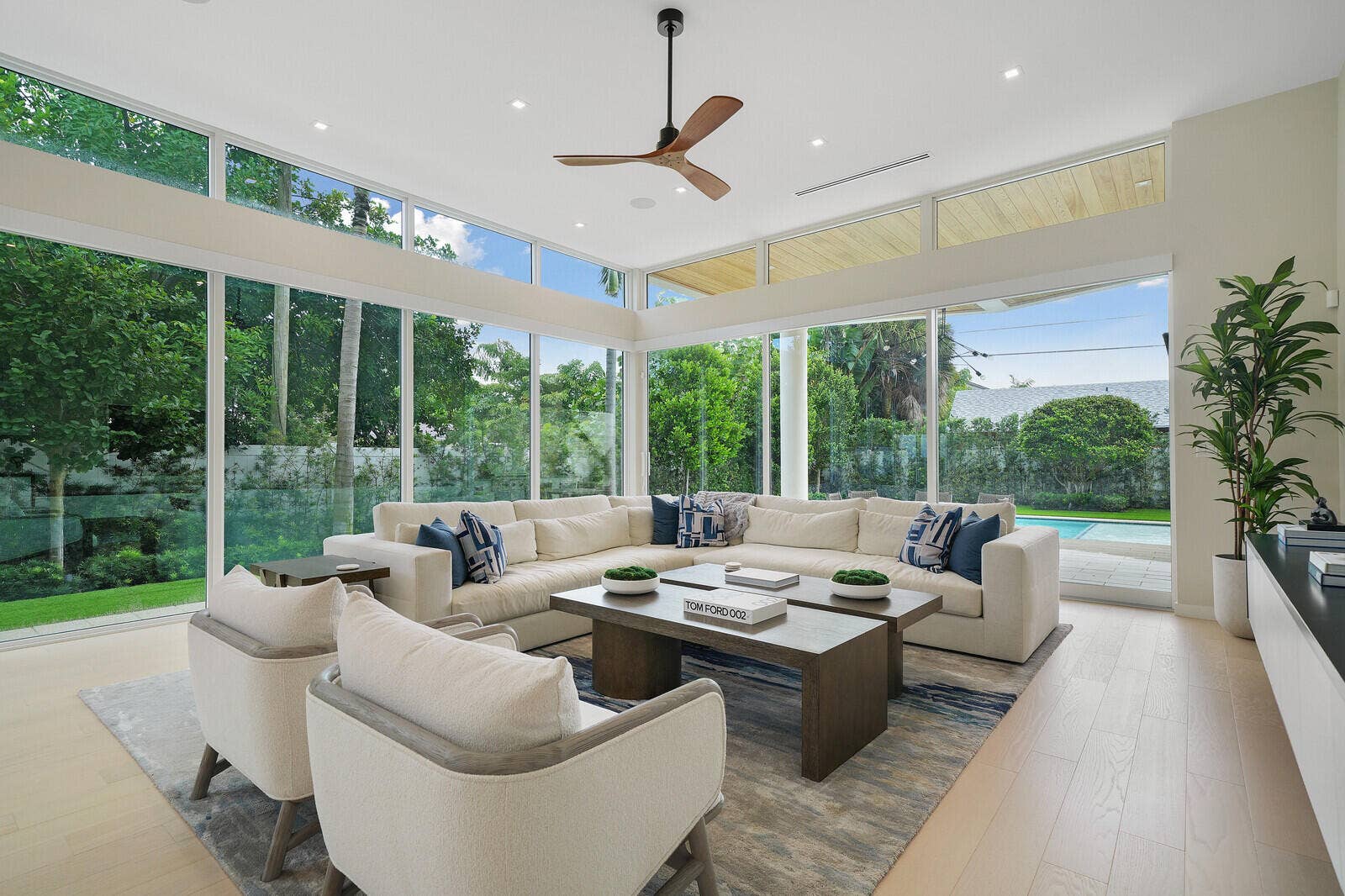 Motorized electric shades