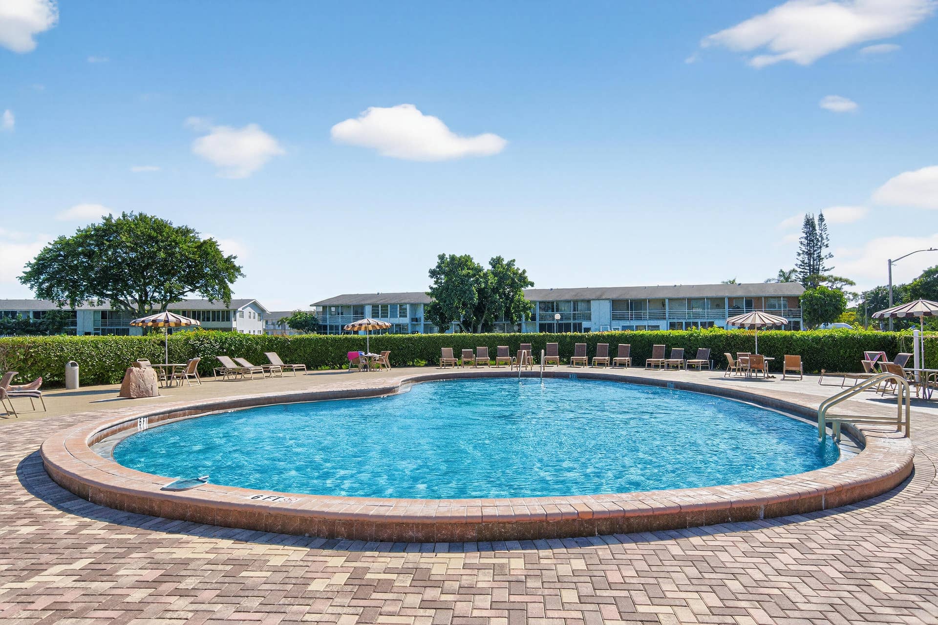 71 Canterbury C, West Palm Beach, FL 33417 111325-283